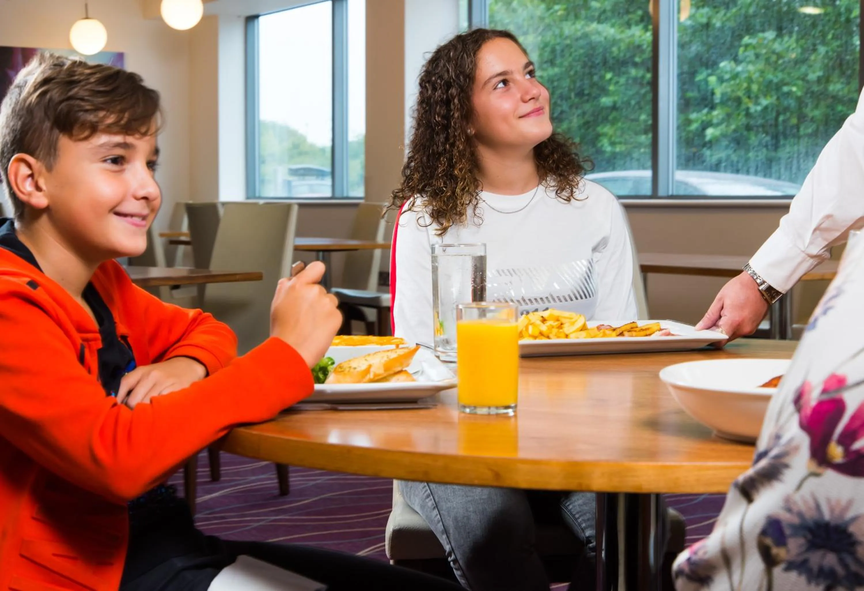 Restaurant/places to eat in Holiday Inn Express Tamworth by IHG