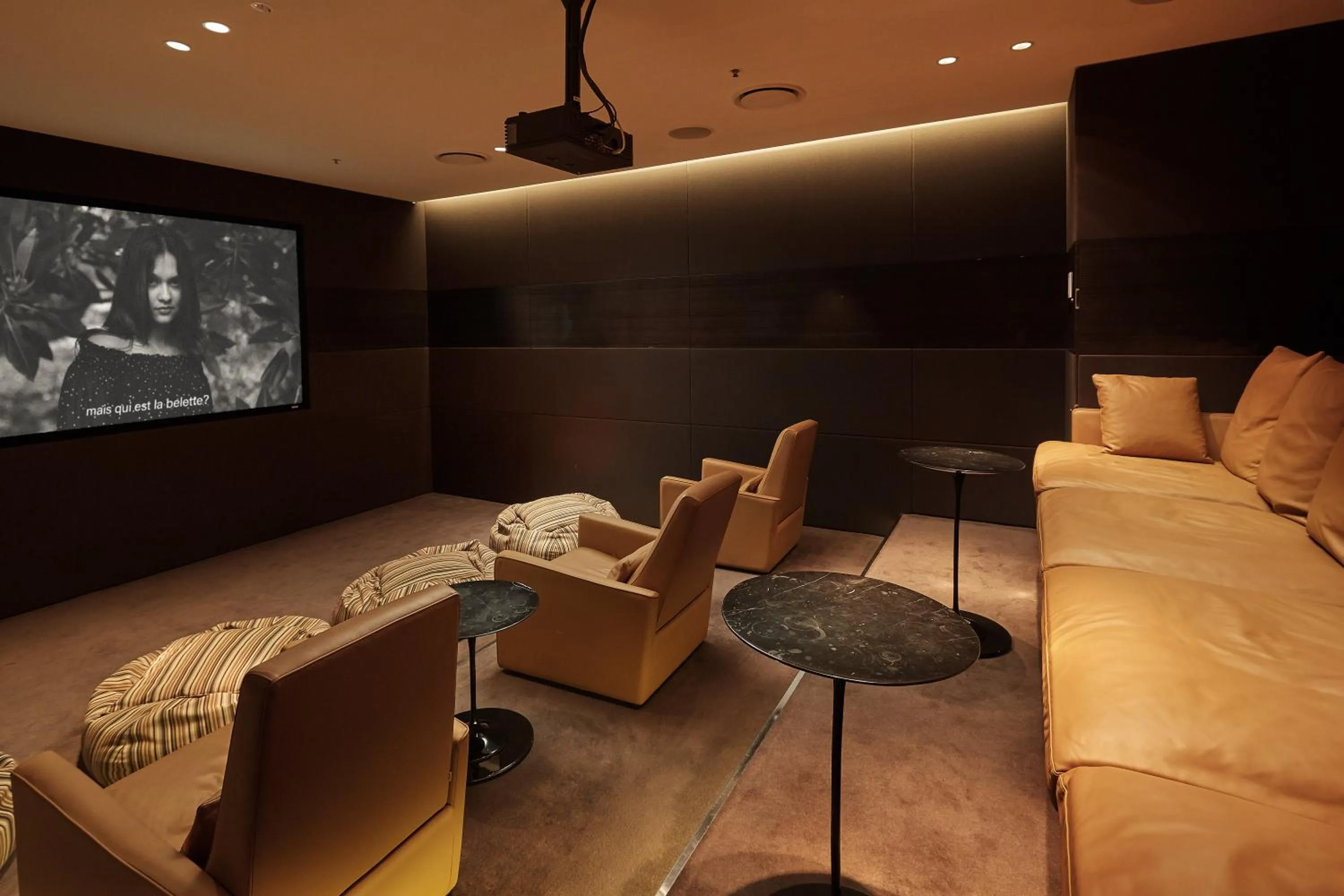 Communal lounge/ TV room in Nirvana By The Sea