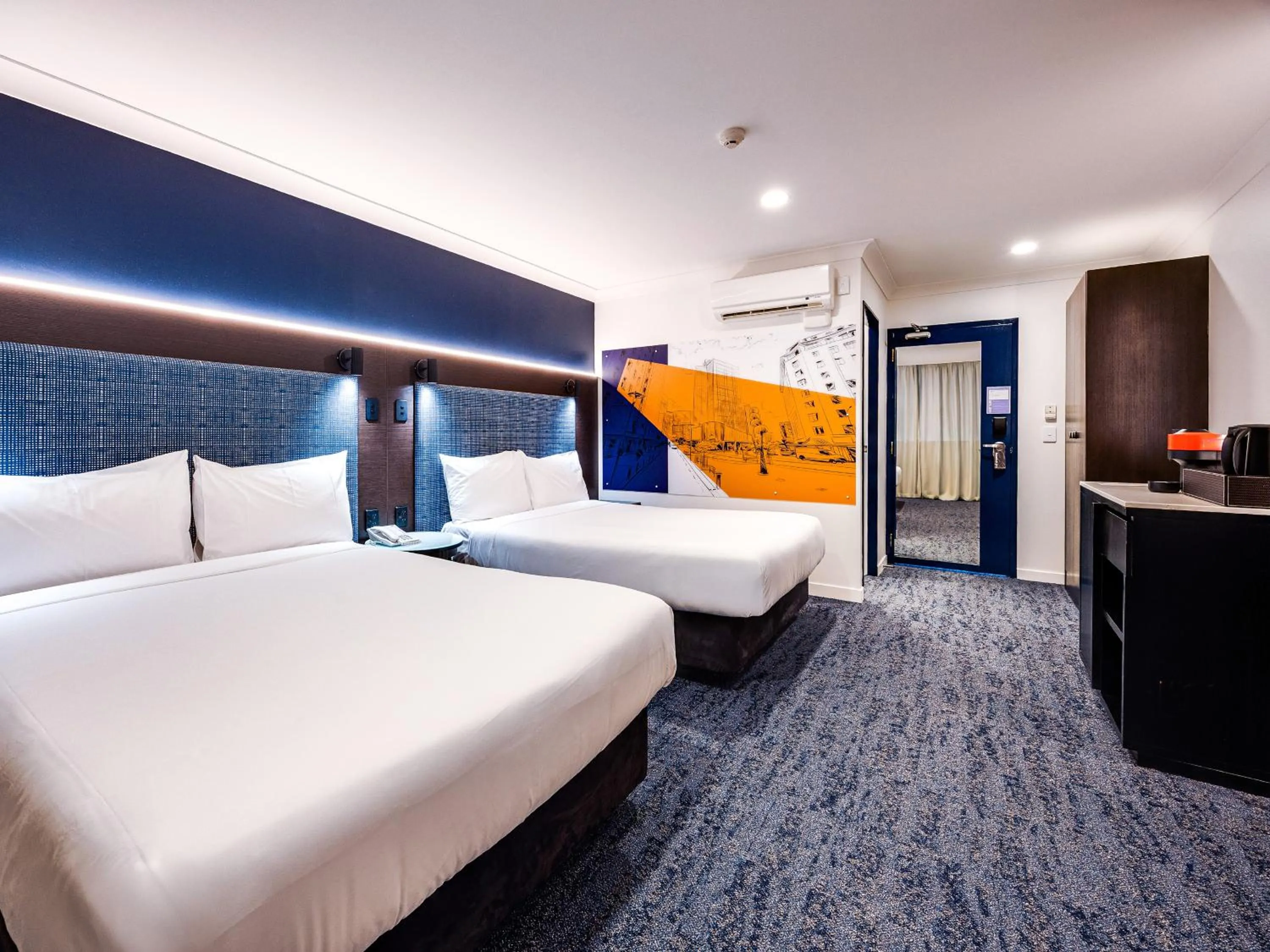 Bed in Mercure Wellington Abel Tasman