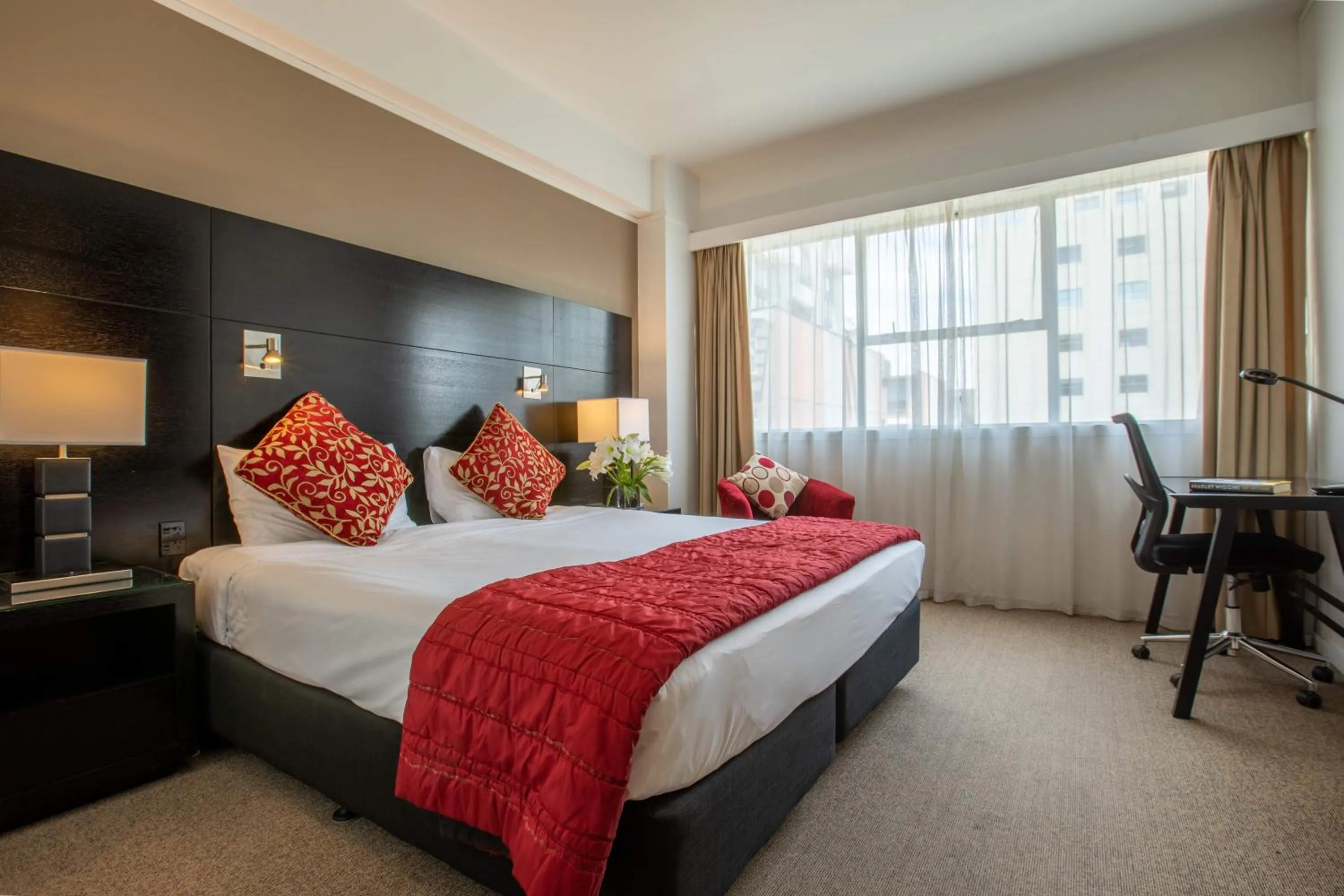 Bed in Mercure Wellington Abel Tasman