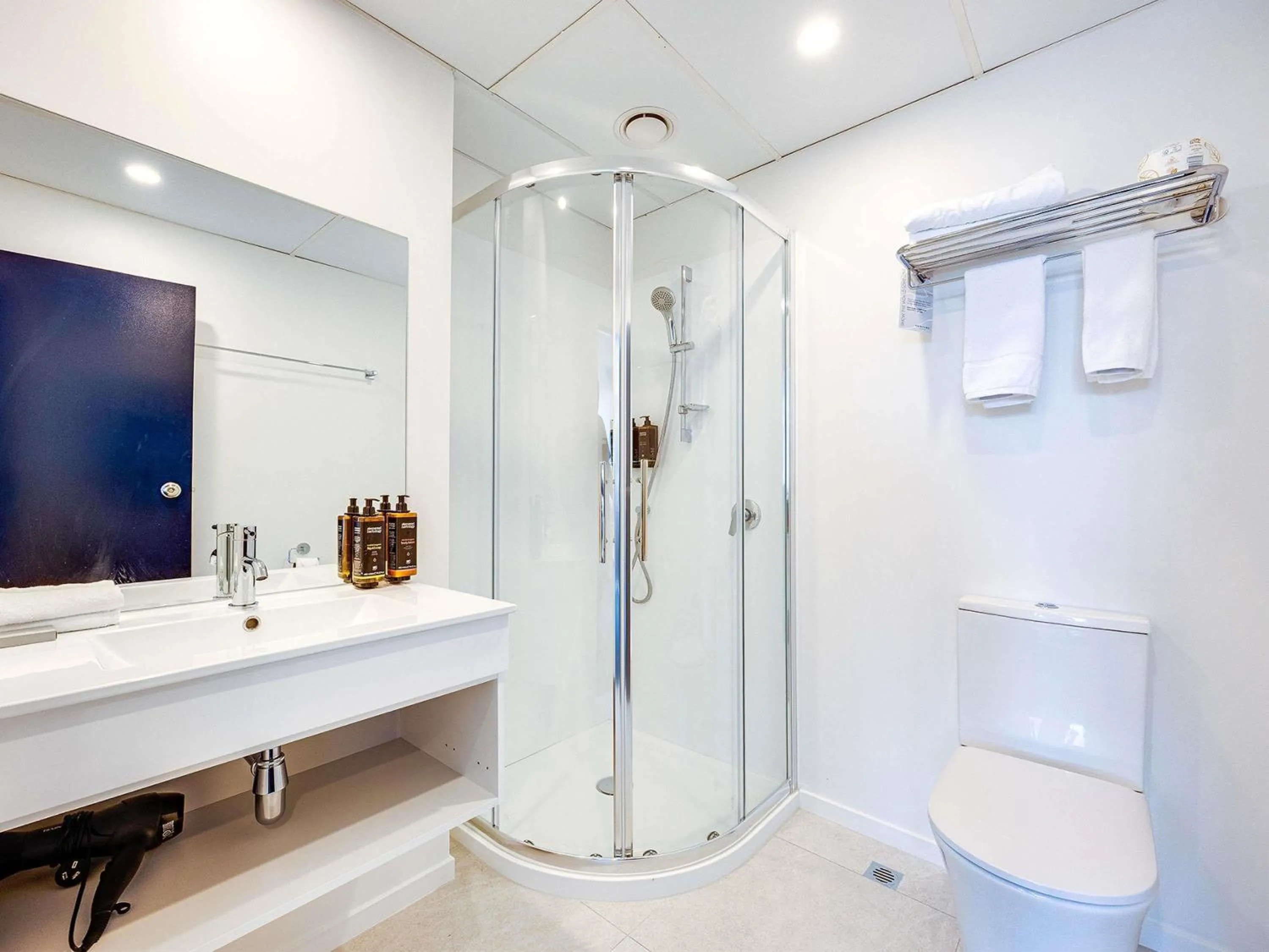 Bedroom in Mercure Wellington Abel Tasman