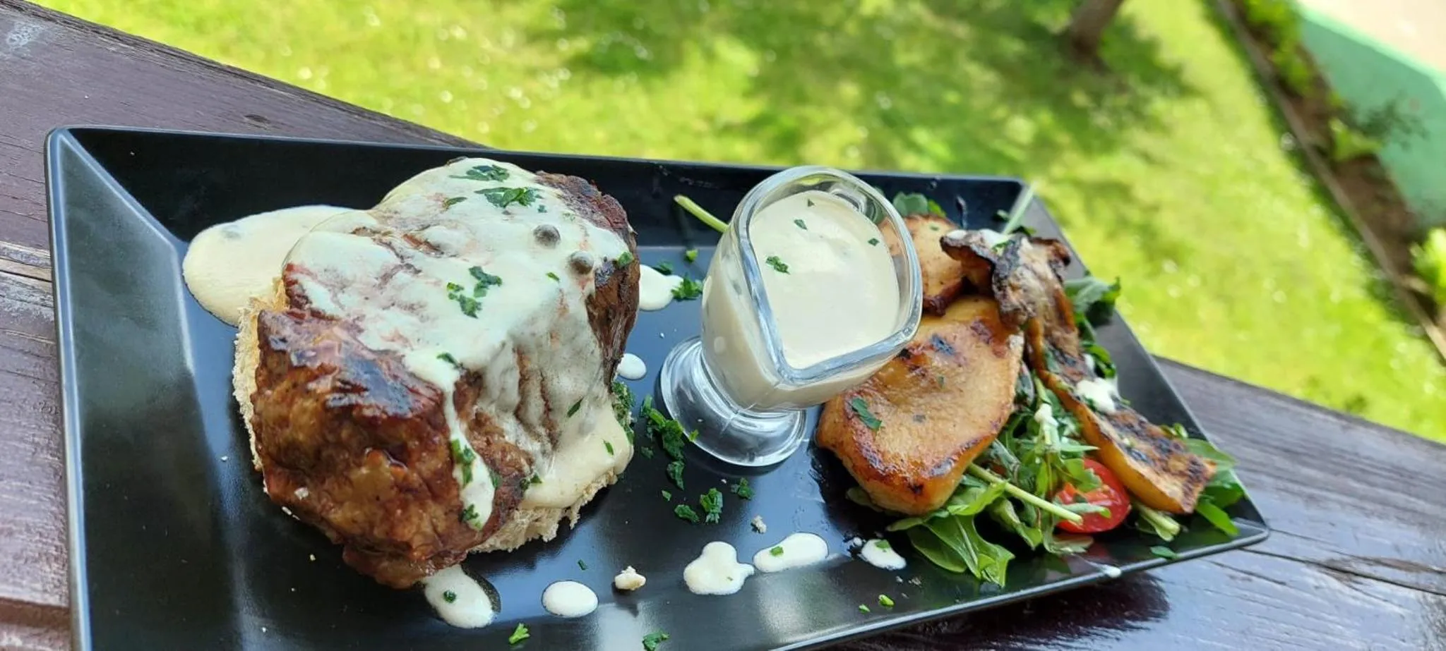 Restaurant/places to eat in Pension Elegance