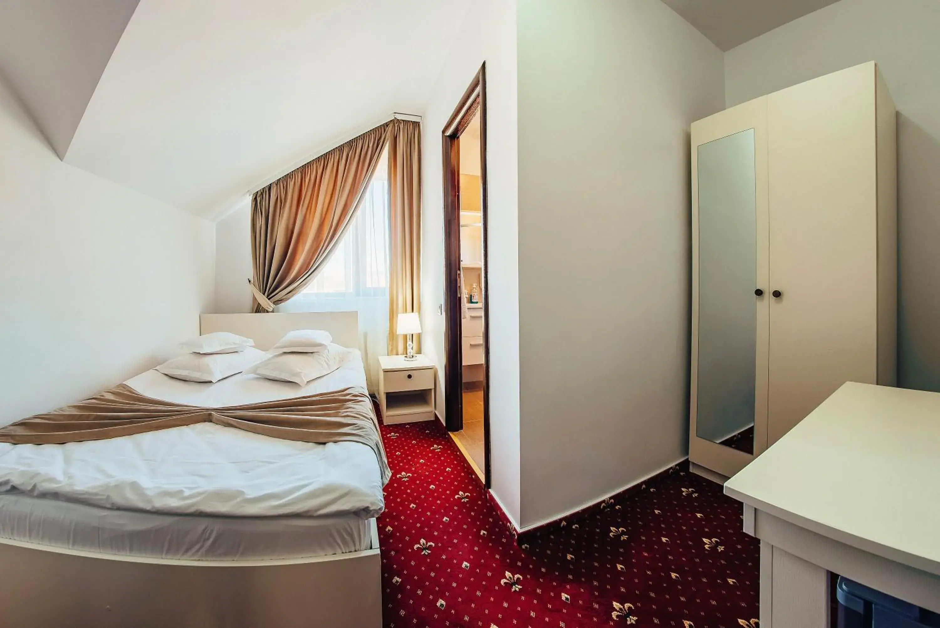 Single Room with Bathroom in Pension Elegance Single Room with Bathroom in Pension Elegance