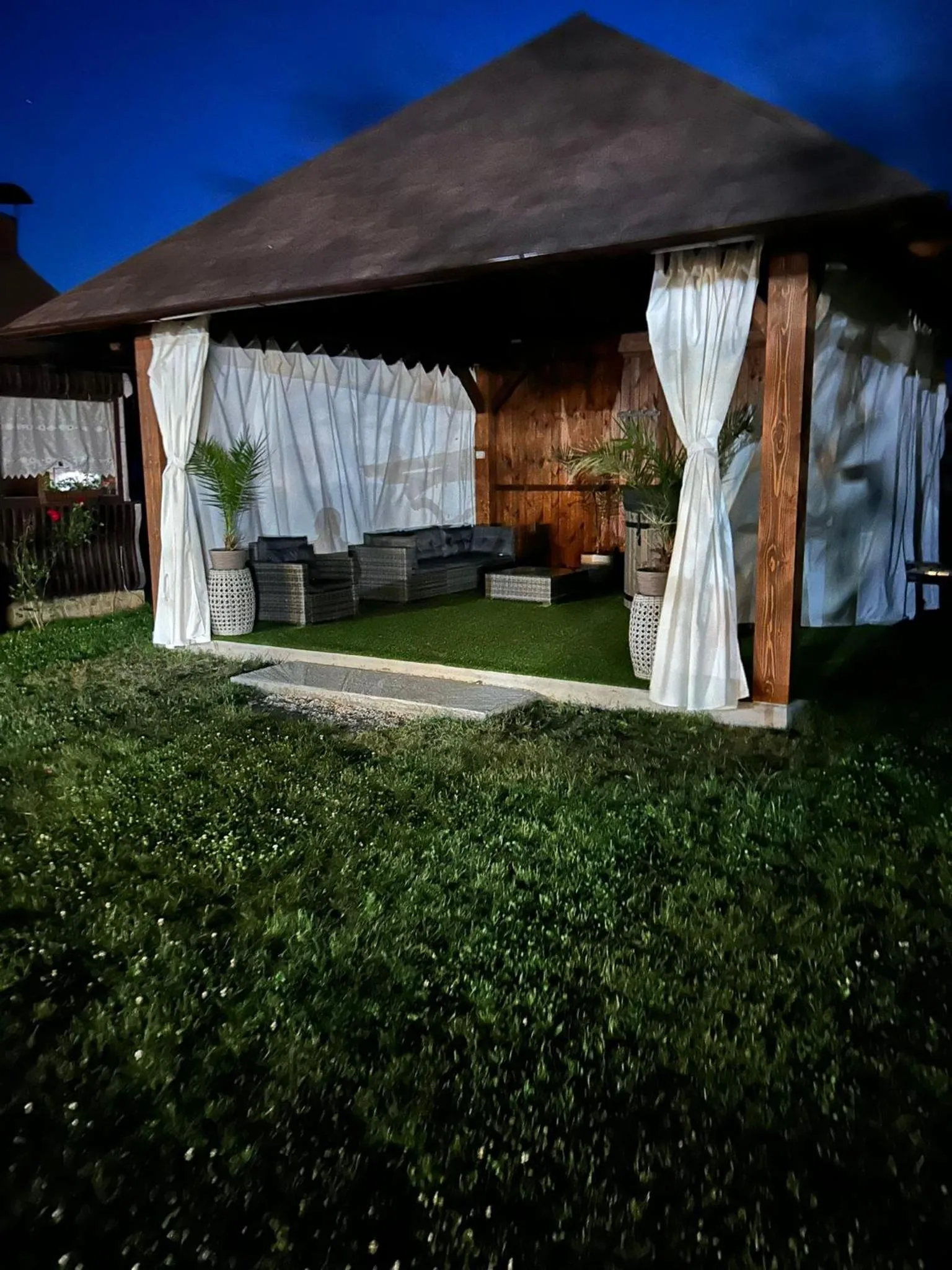 Hot Tub in Pension Elegance