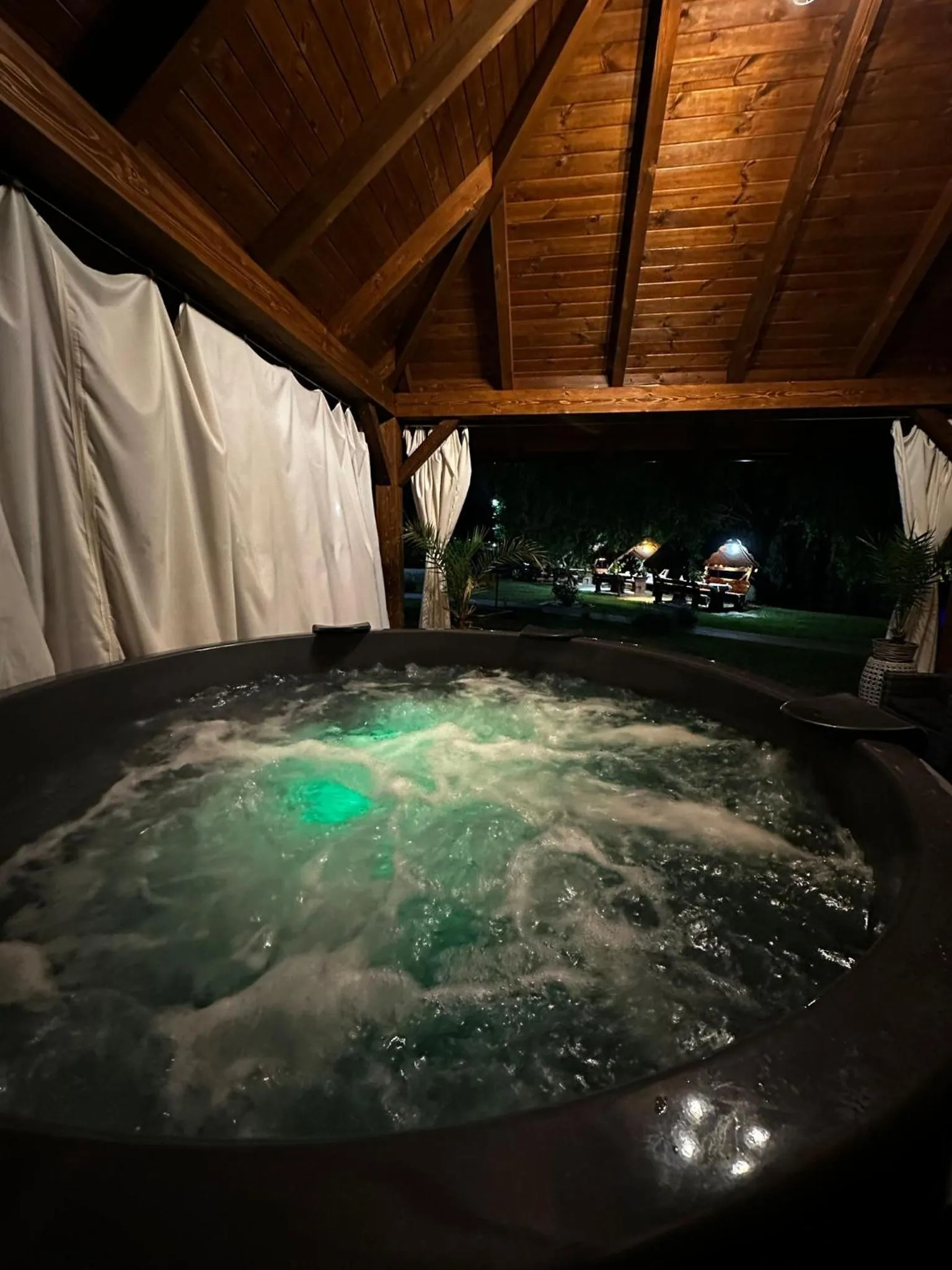 Hot Tub in Pension Elegance