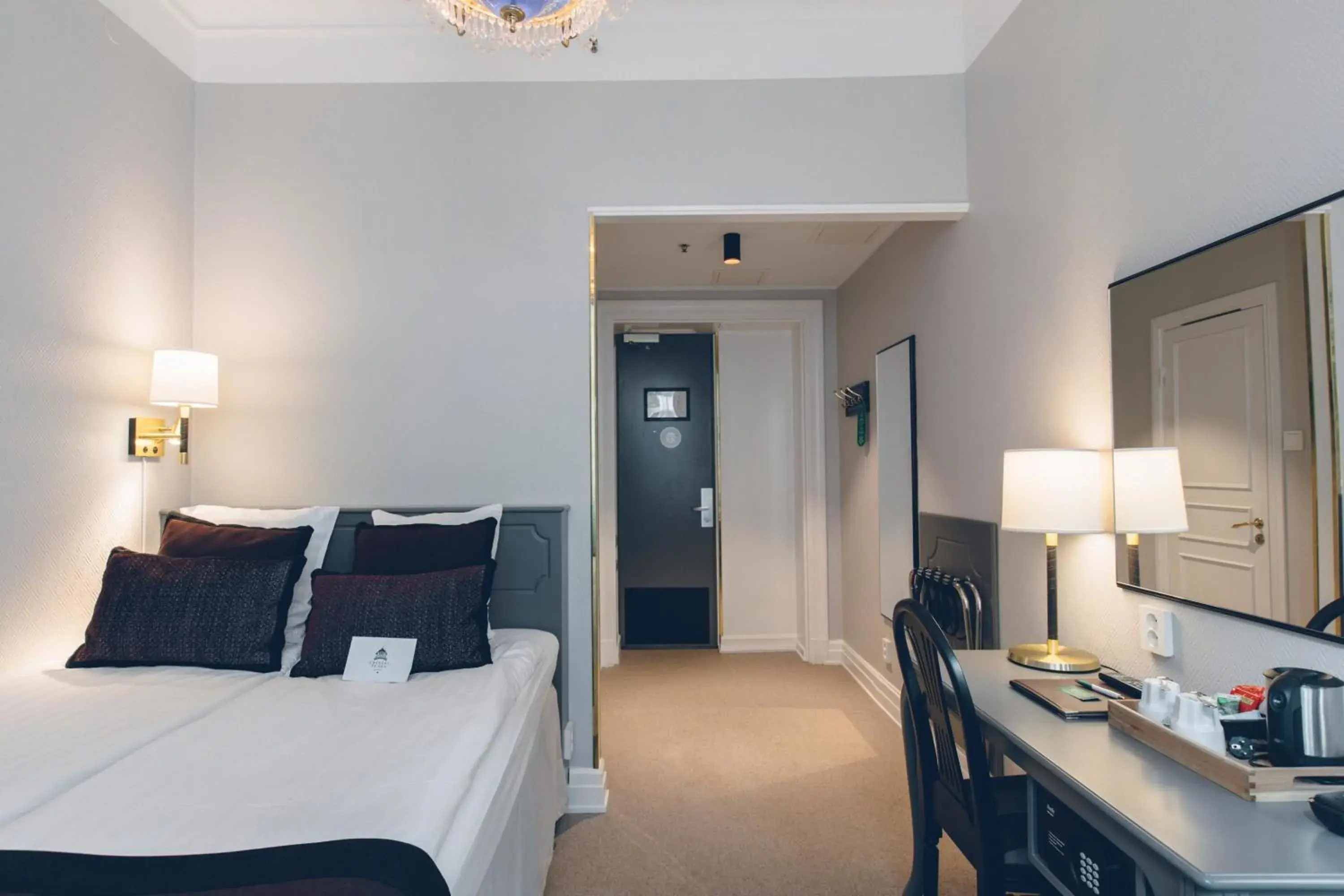 Photo of the whole room, Bed in Crystal Plaza Hotel Photo of the whole room, Bed in Crystal Plaza Hotel