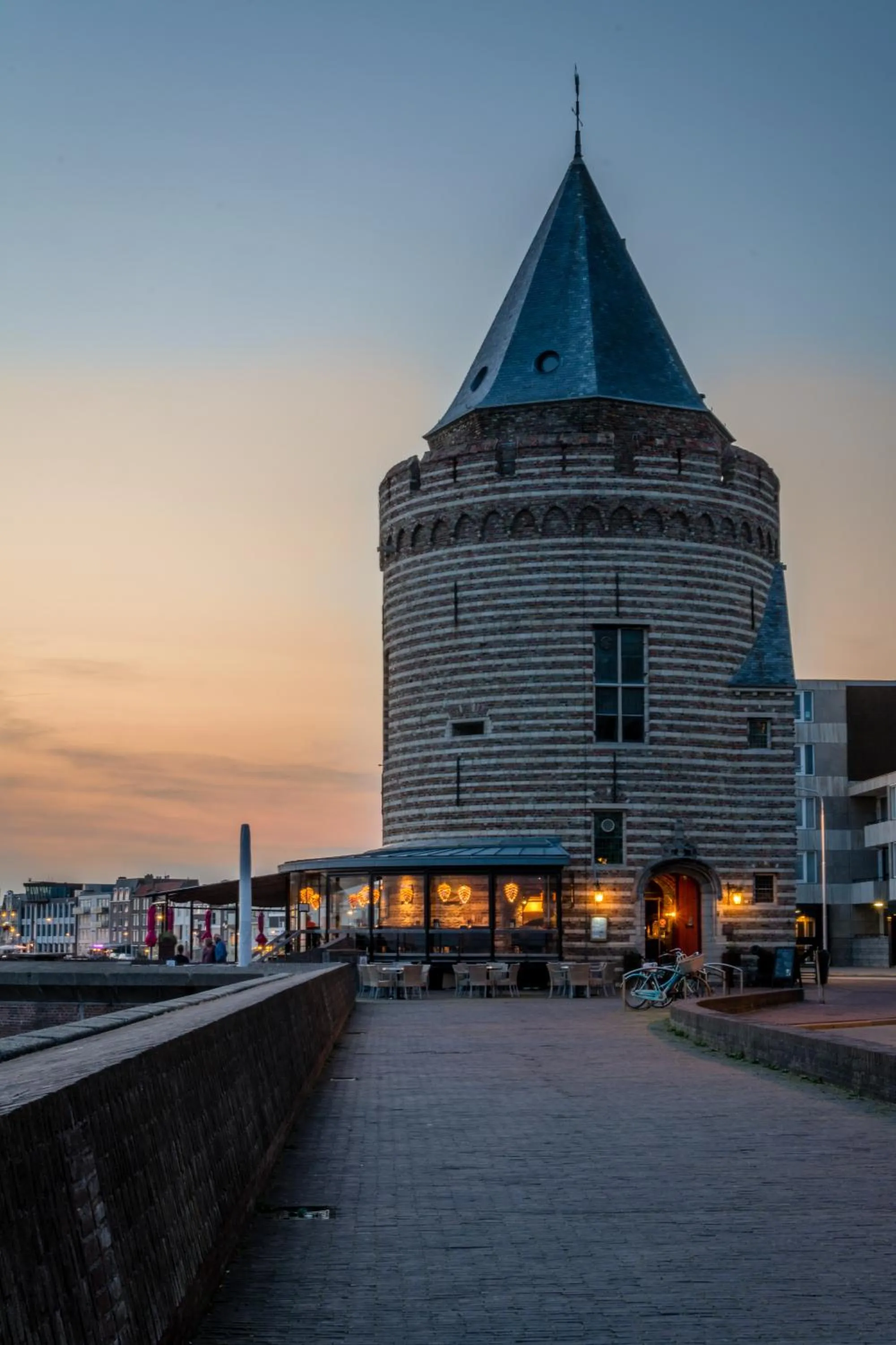 Property building in De Gevangentoren Suite