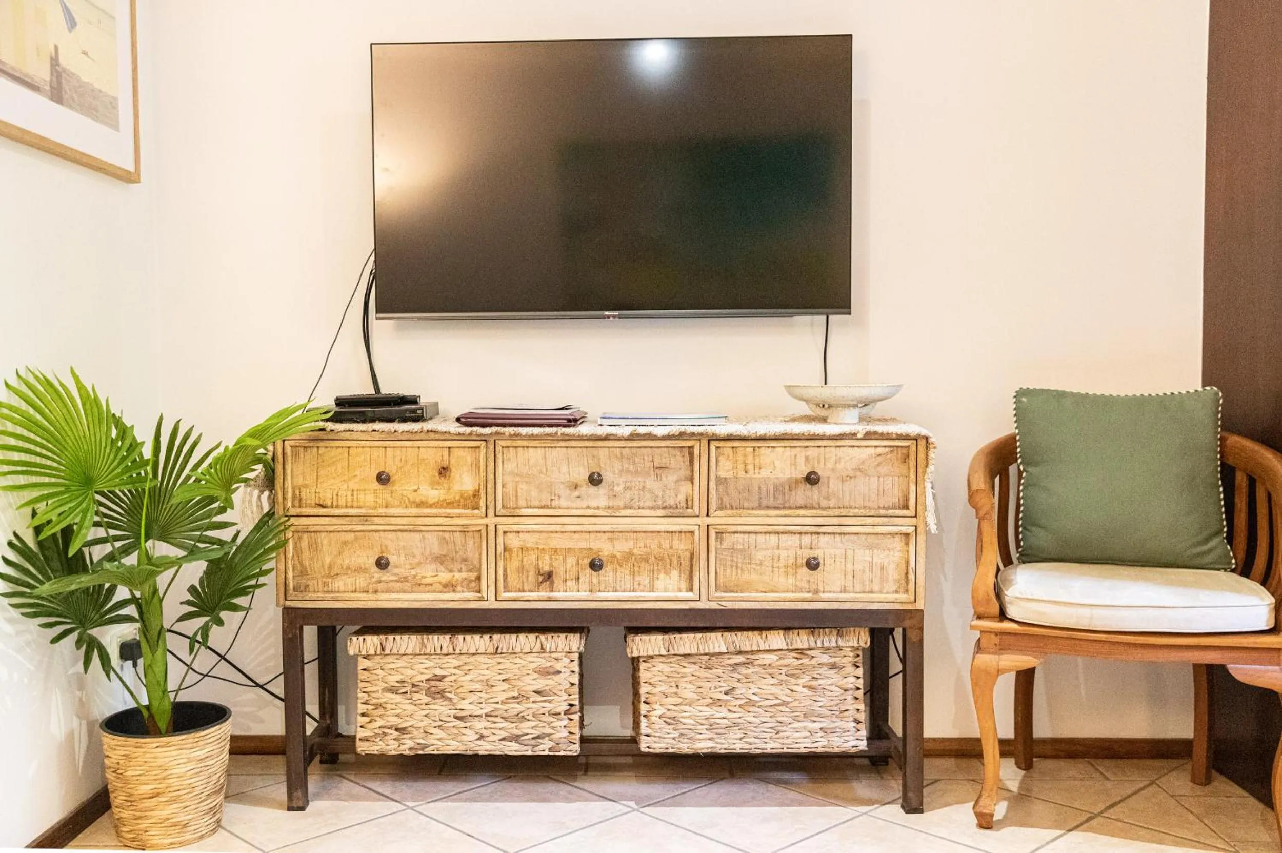 TV and multimedia in Hibiscus Resort & Spa - Official Onsite Reception & Check In