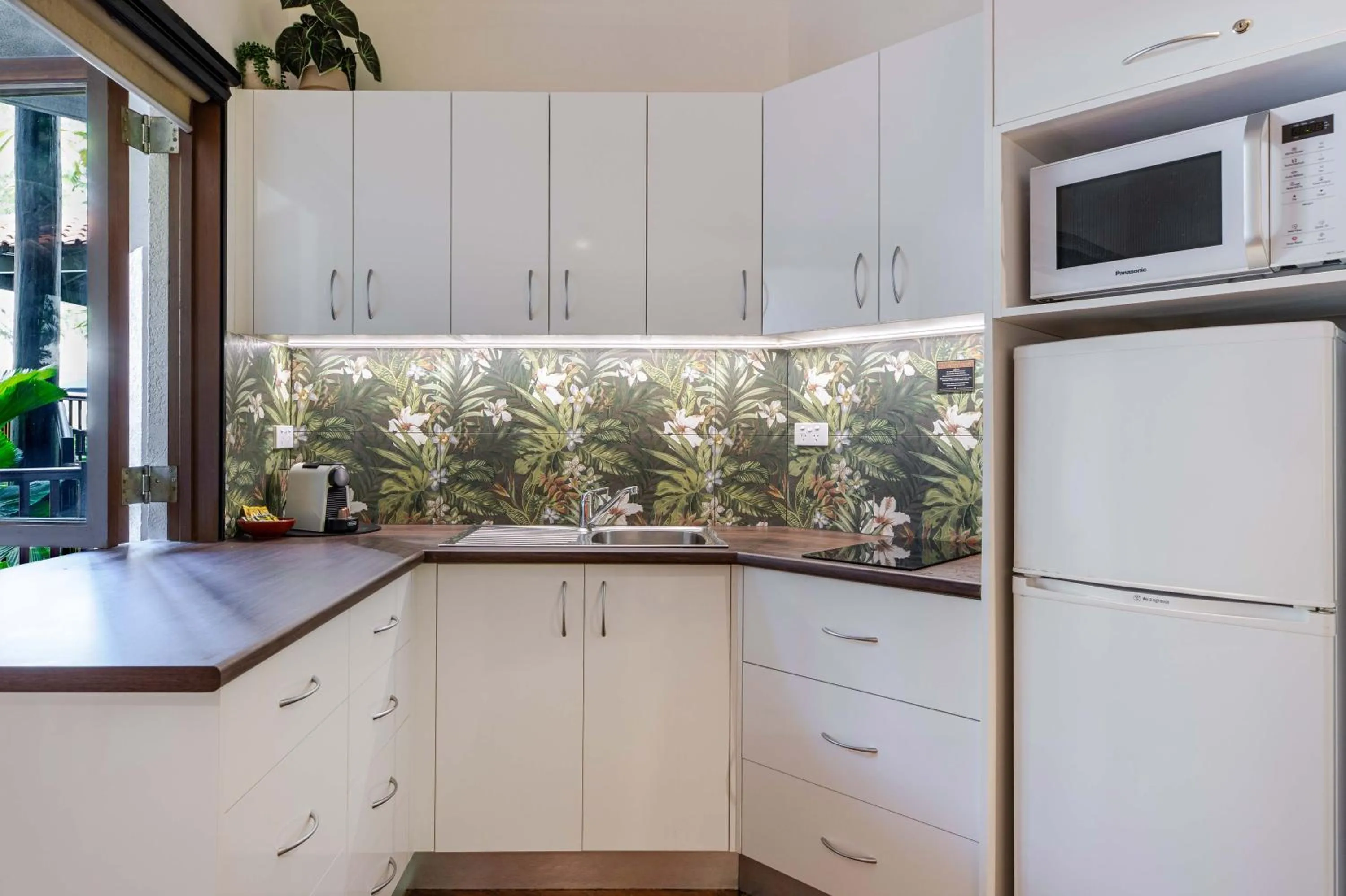 Kitchen or kitchenette in Hibiscus Resort & Spa - Official Onsite Reception & Check In