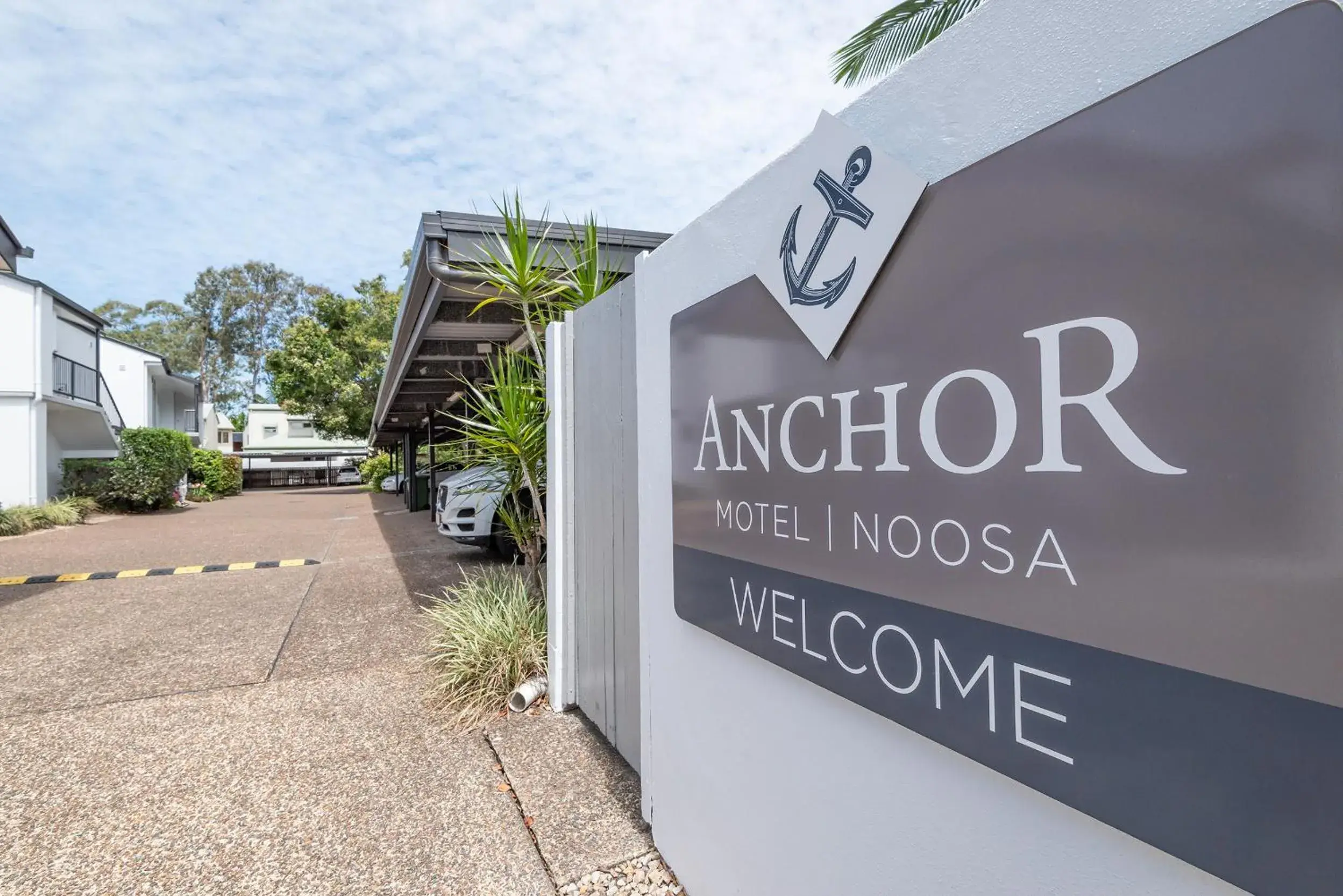 Property building in Anchor Motel Noosa Property building in Anchor Motel Noosa
