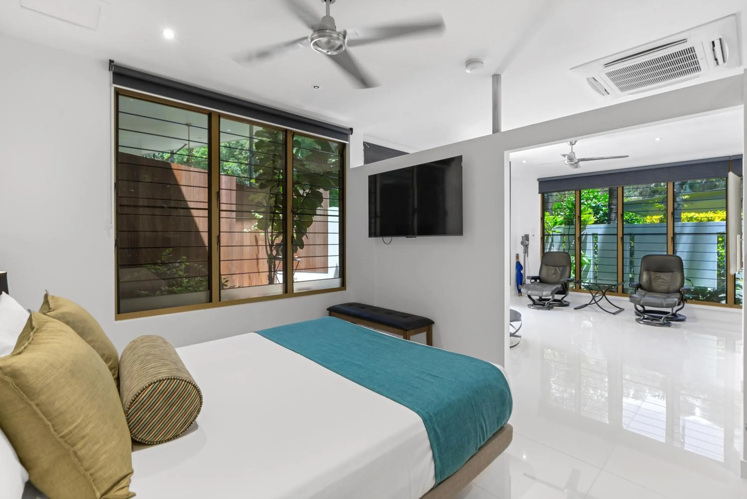 Bedroom, Bed in Sanctuary Palm Cove
