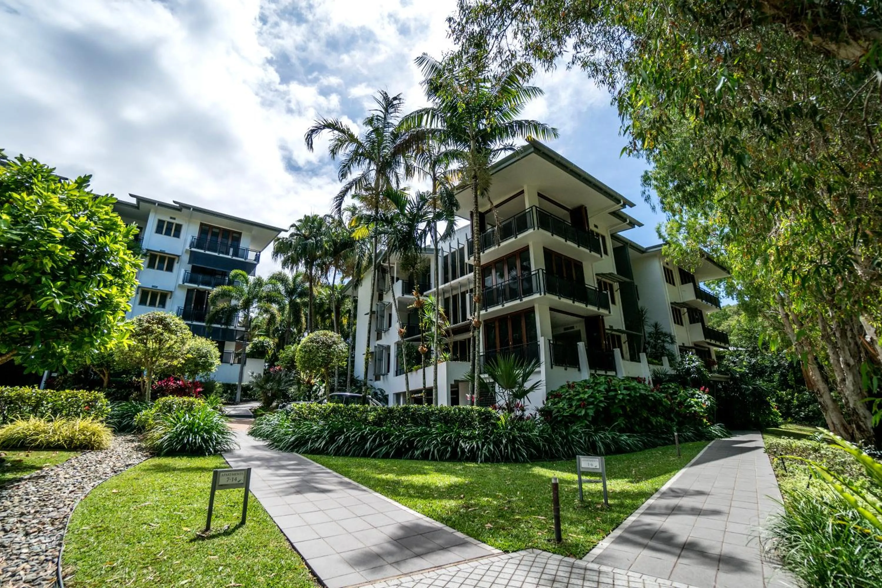 Facade/entrance in Sanctuary Palm Cove