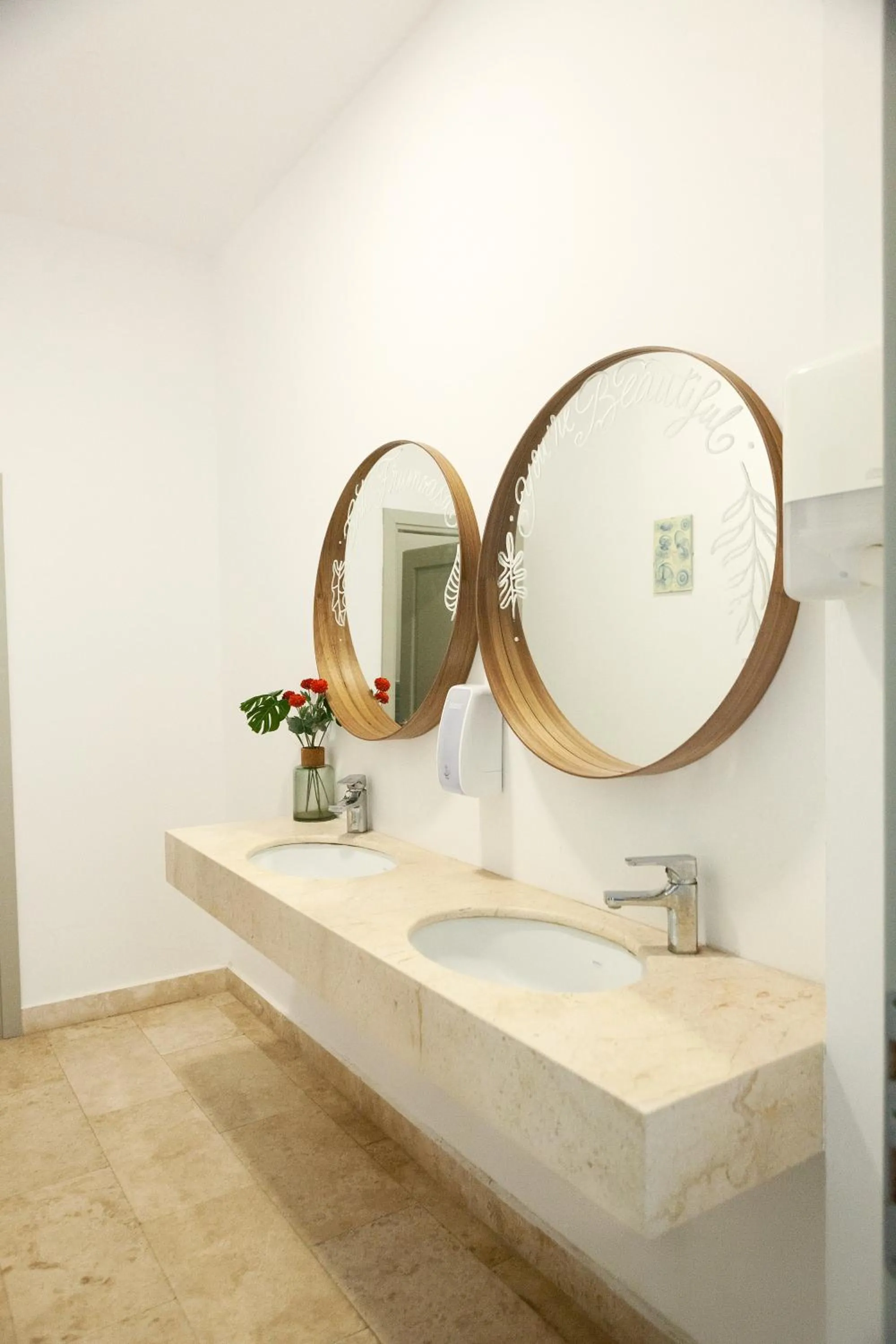 Public Bath in Hotel Victoria