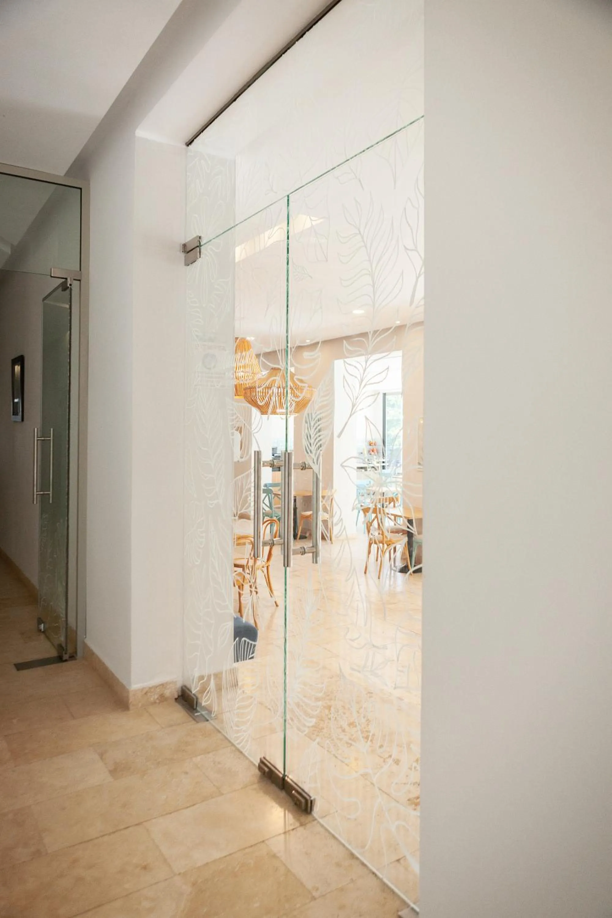 Restaurant/places to eat in Hotel Victoria