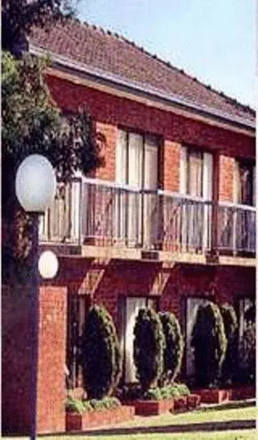 Facade/entrance in Clayton Monash Motor Inn & Serviced Apartments Facade/entrance in Clayton Monash Motor Inn & Serviced Apartments
