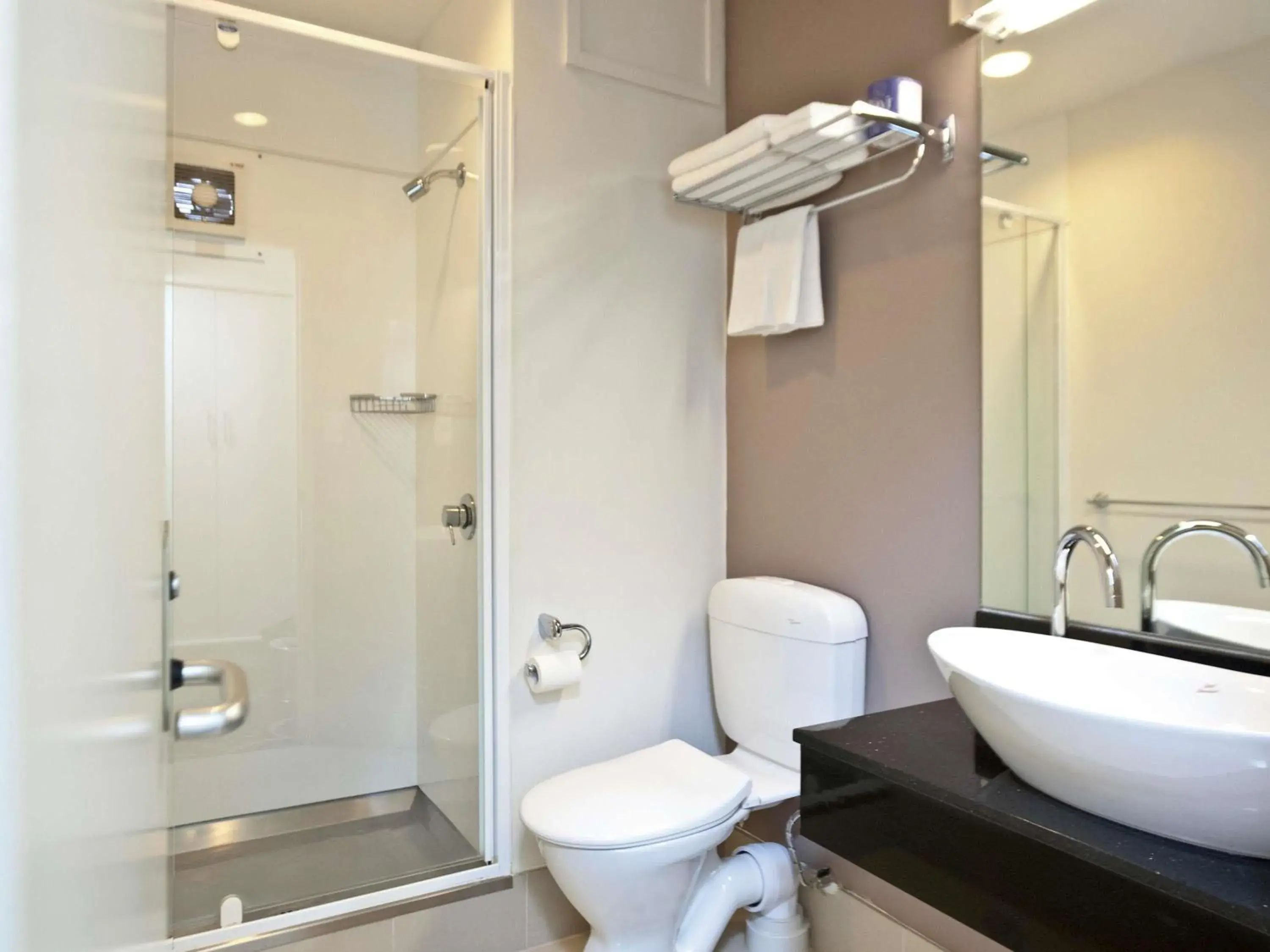 Bedroom in Mercure Wellington Central City Hotel and Apartments Bedroom in Mercure Wellington Central City Hotel and Apartments