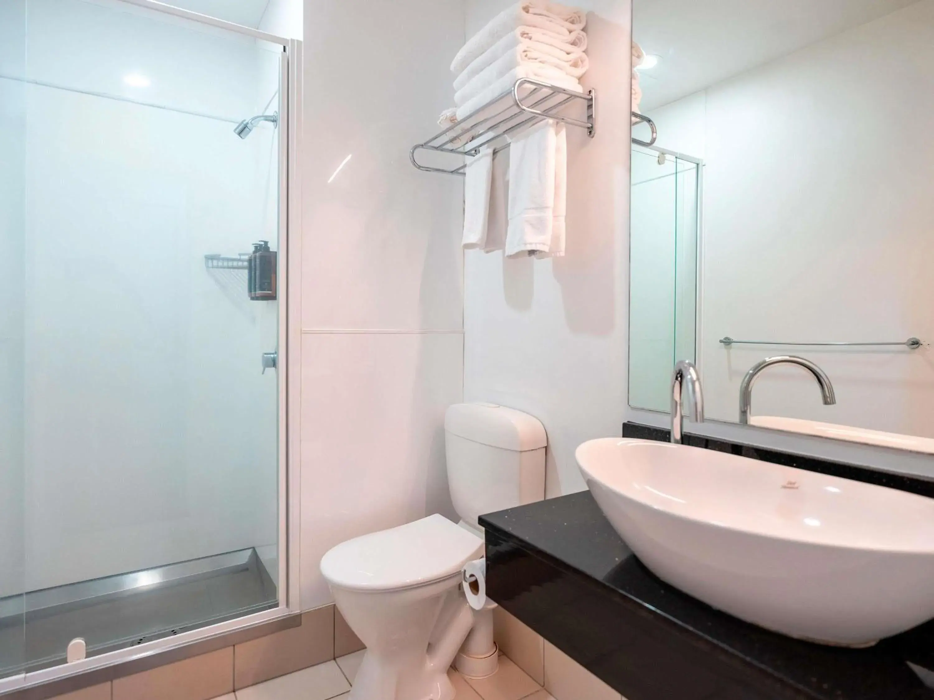 Apartment with Harbor View without Kitchen in Mercure Wellington Central City Hotel and Apartments Apartment with Harbor View without Kitchen in Mercure Wellington Central City Hotel and Apartments