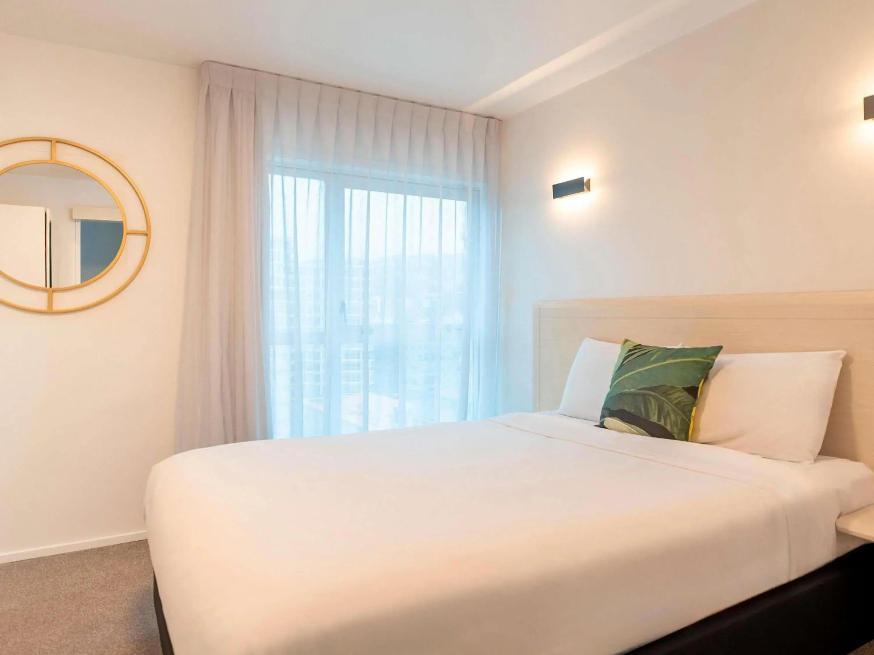 One-Bedroom Apartment with Kitchenette in Mantra Central Wellington One-Bedroom Apartment with Kitchenette in Mantra Central Wellington