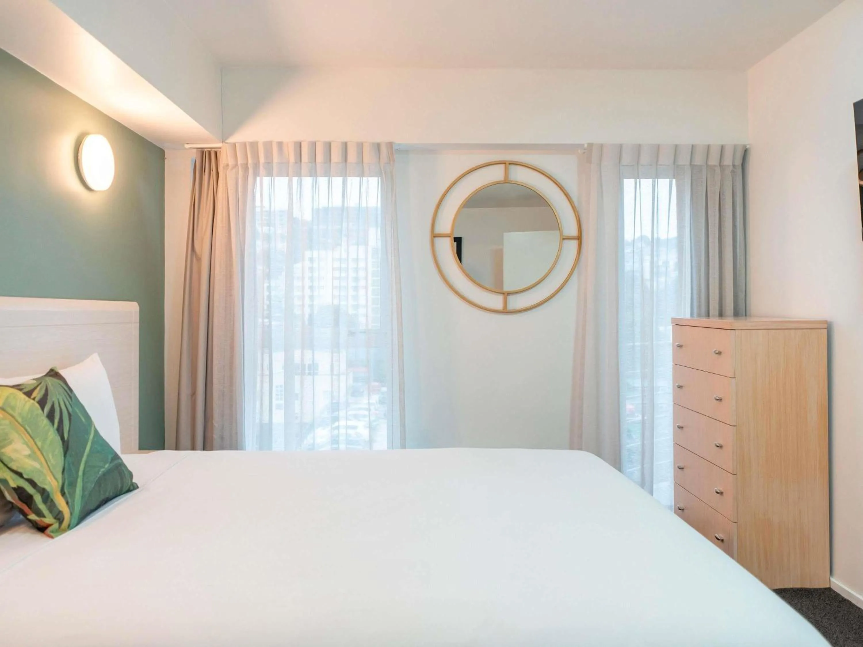 Bedroom, Bed in Mercure Wellington Central City Hotel and Apartments