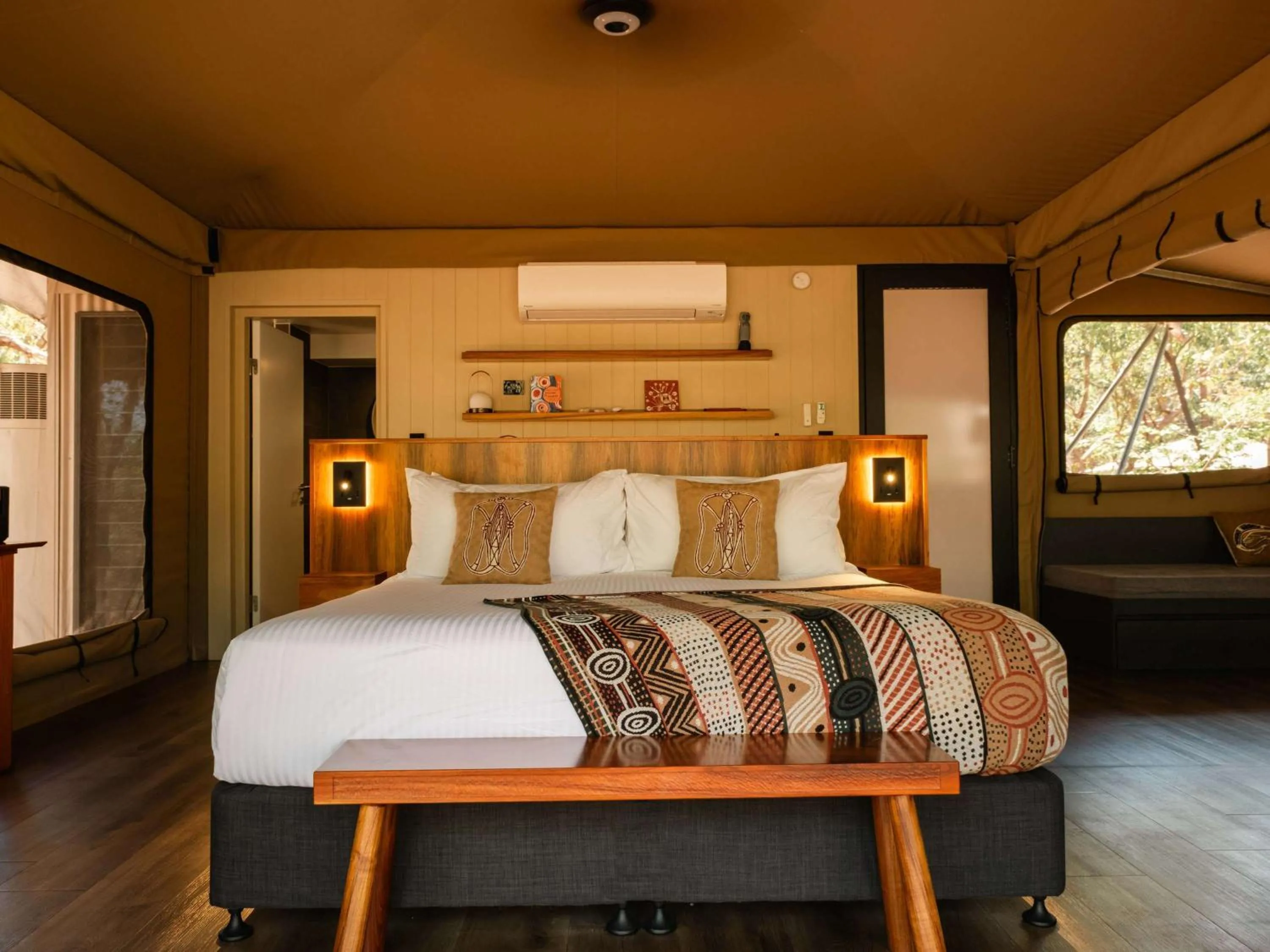 Bedroom, Bed in Cooinda Lodge Kakadu
