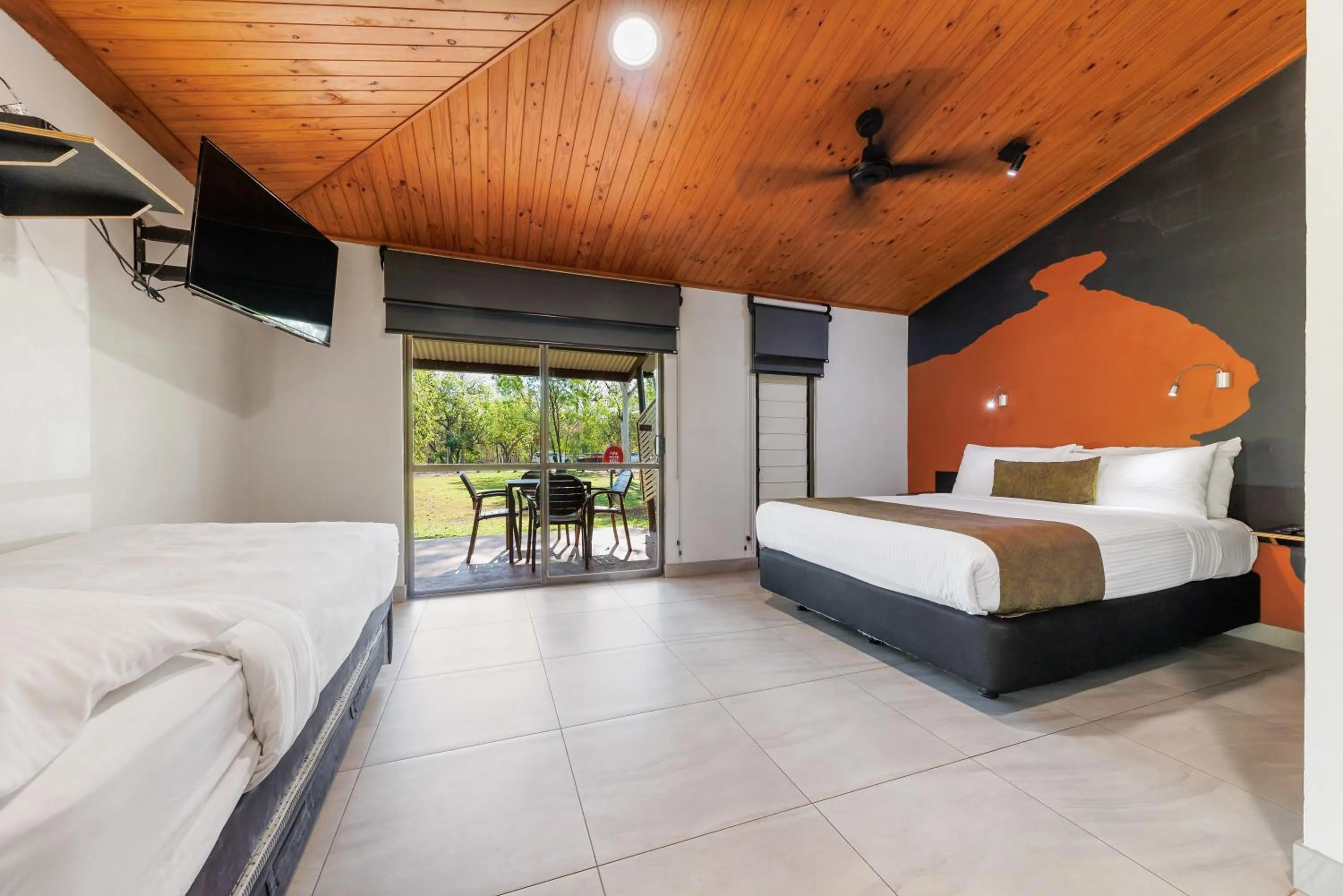 Bedroom, Bed in Cooinda Lodge Kakadu