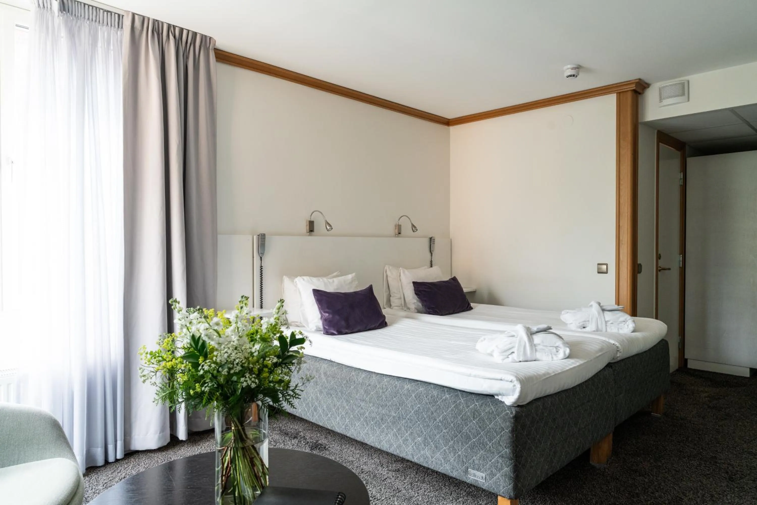 Property building, Bed in Best Western Kom Hotel Stockholm