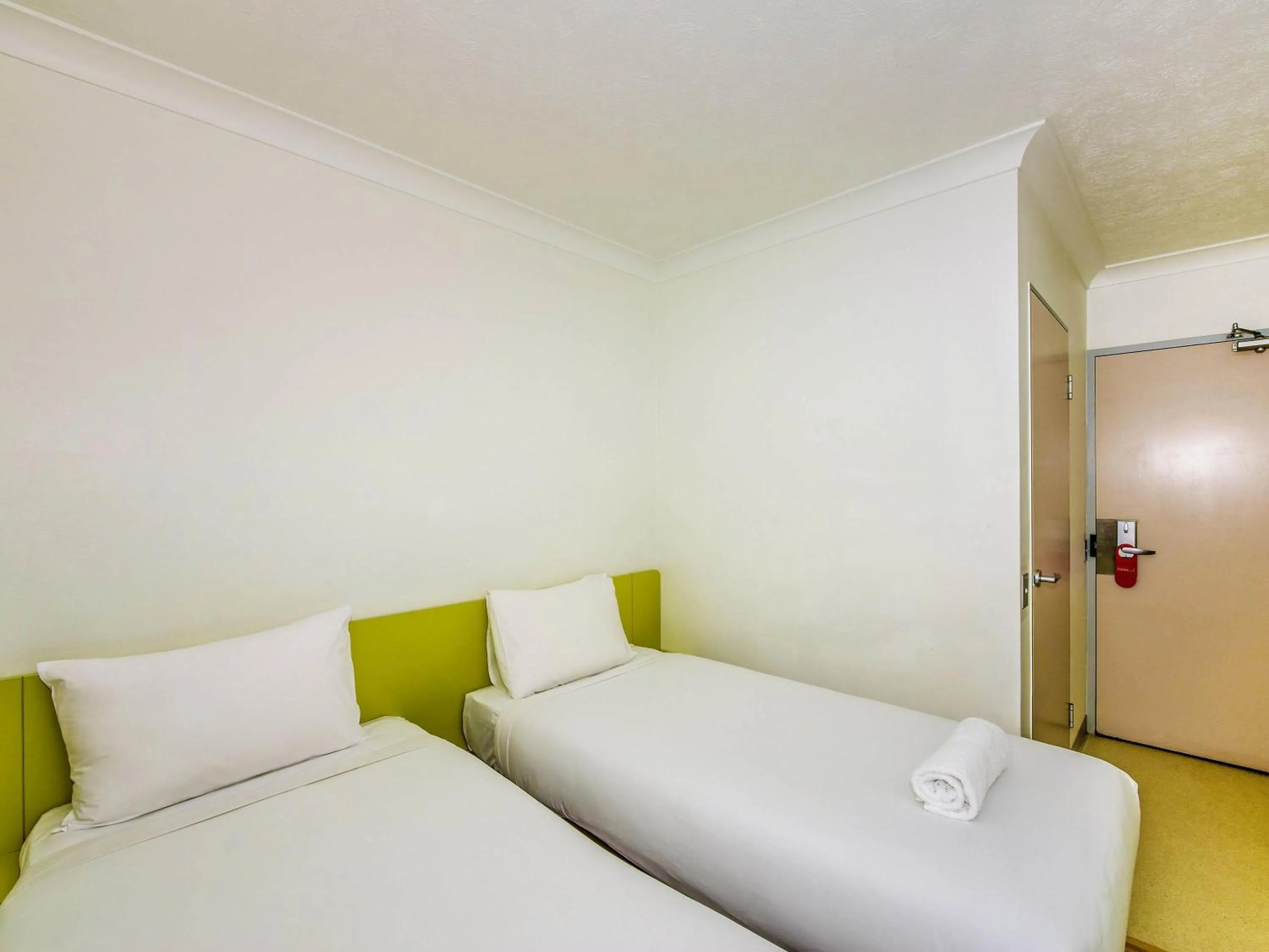 Bedroom, Bed in ibis Budget Brisbane Airport