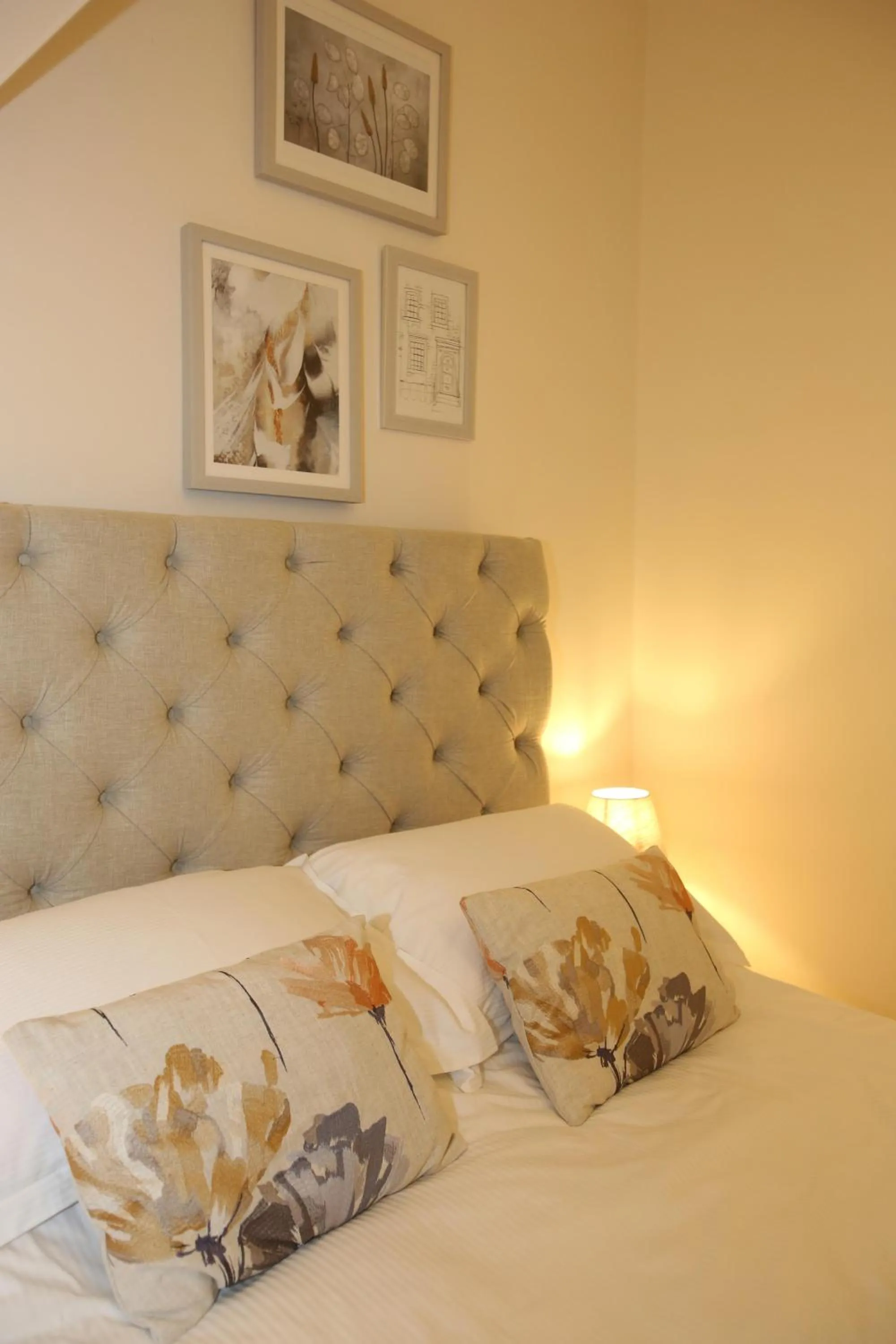 Bedroom, Bed in The Cordelia