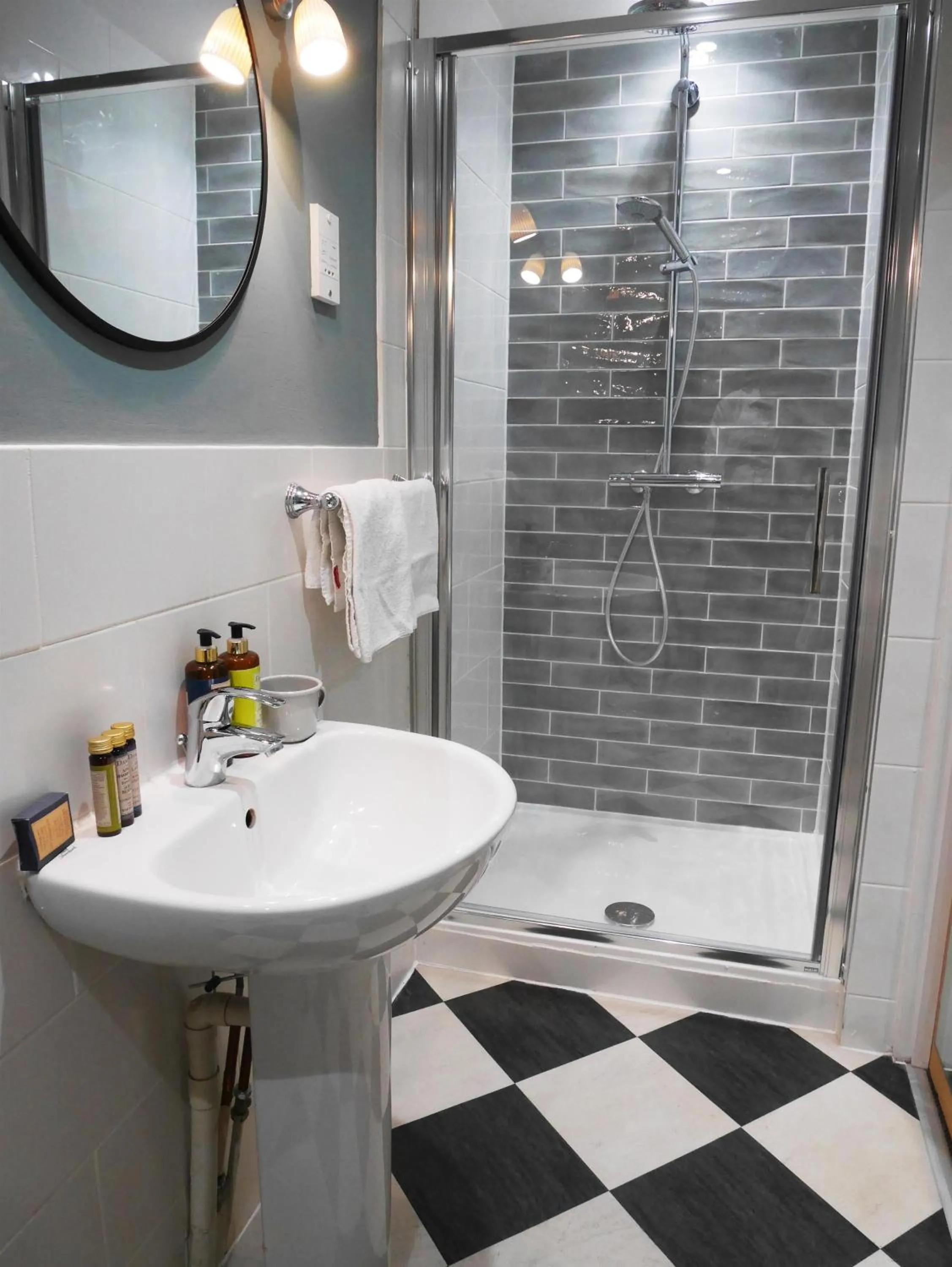 Shower in The Fleece