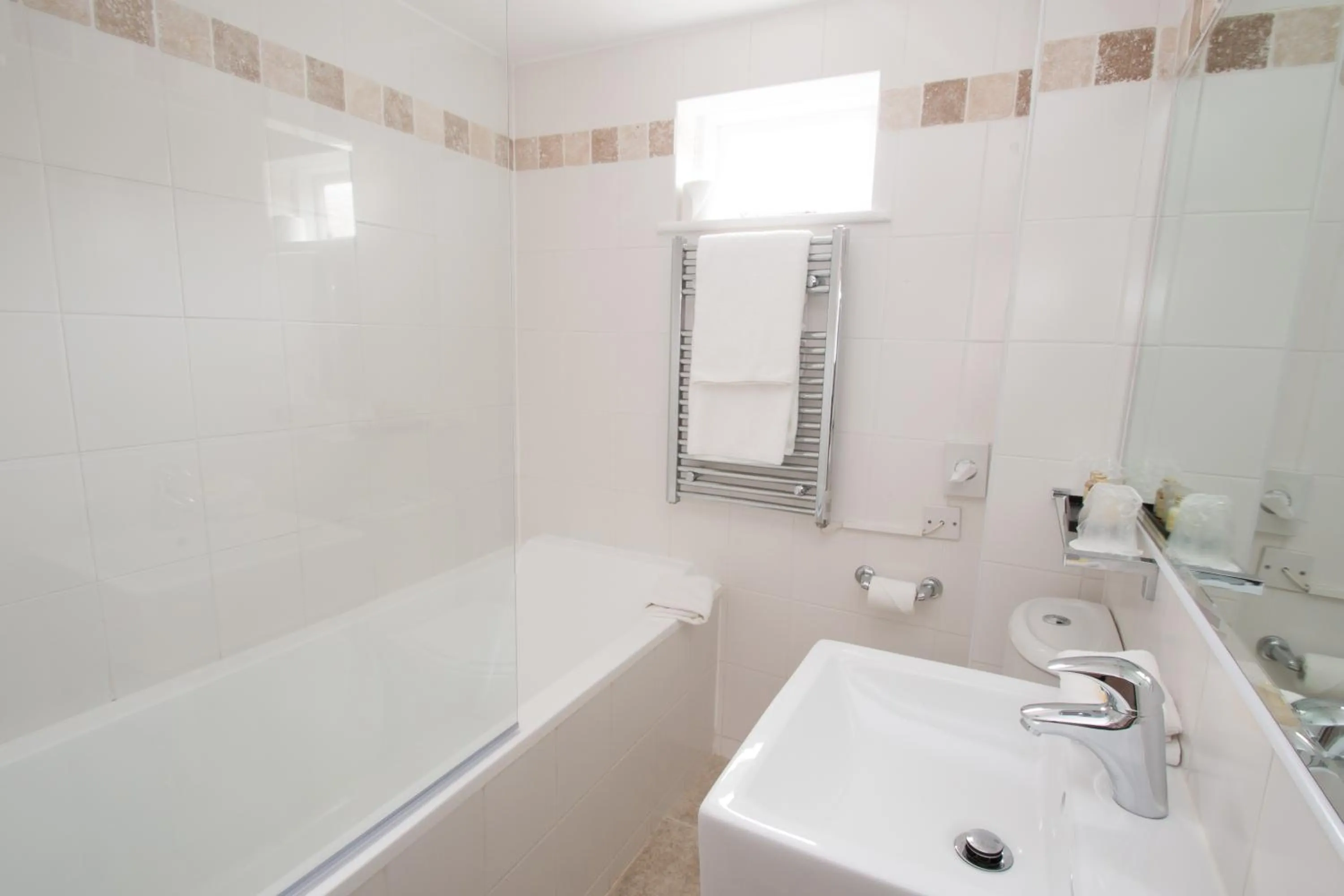 Bathroom in Crouchers Hotel