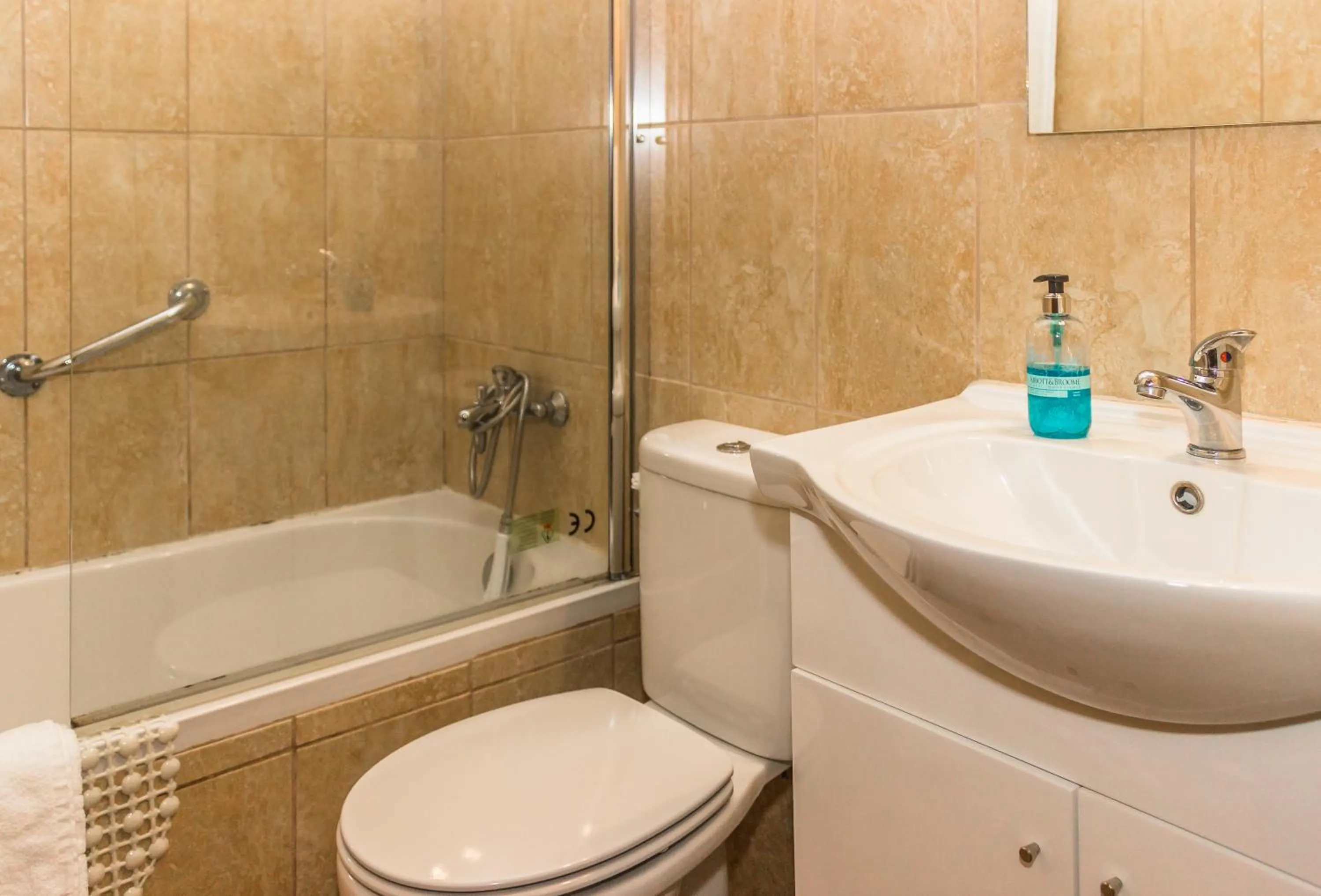 Shower in Aeromar Beach Hotel