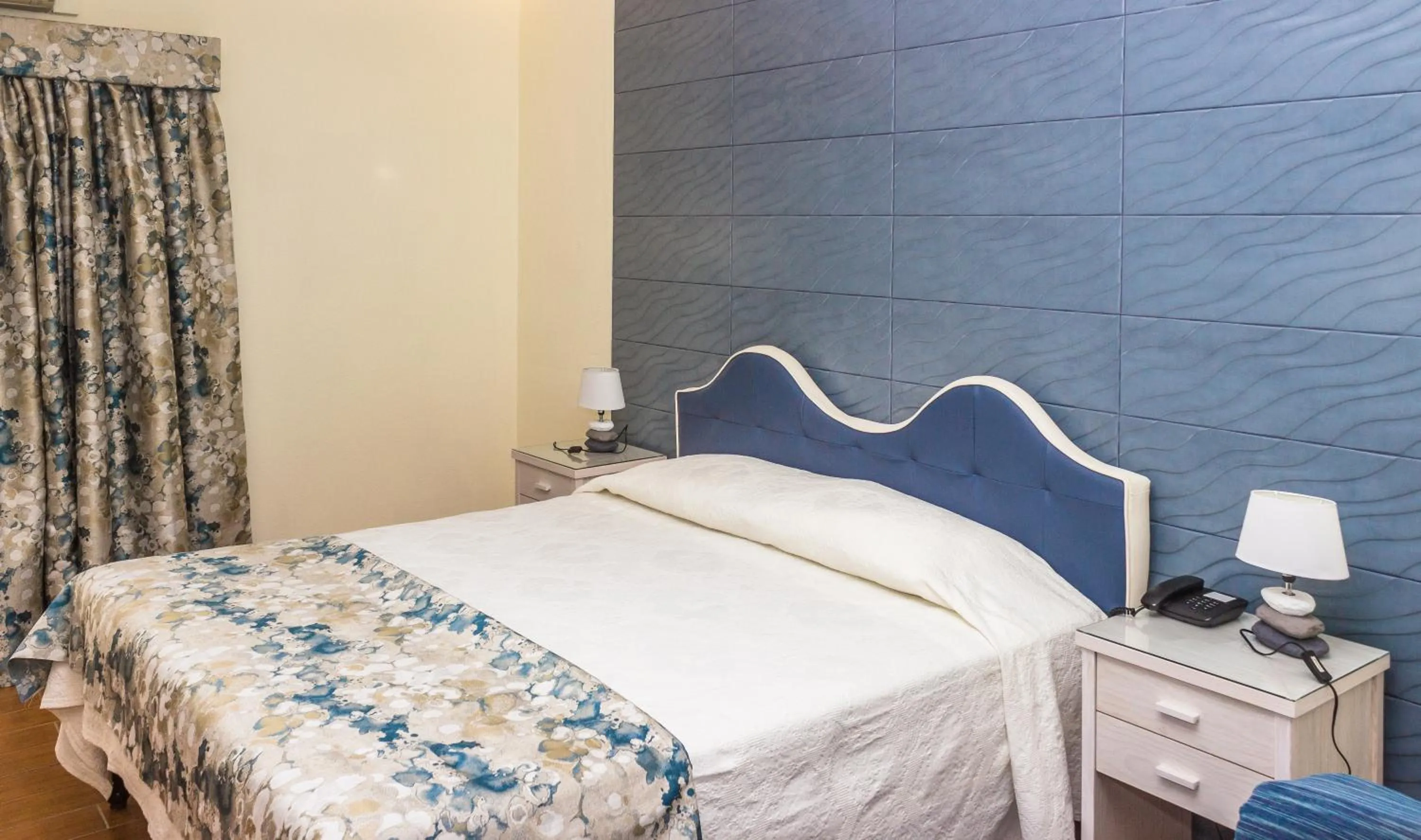 Bedroom, Bed in Aeromar Beach Hotel