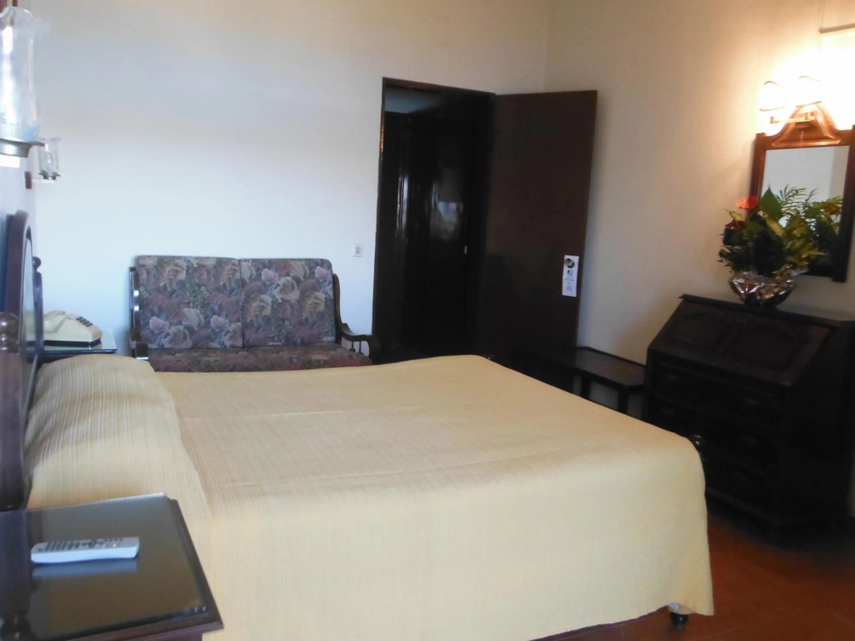 Bedroom, Bed in Aeromar Beach Hotel