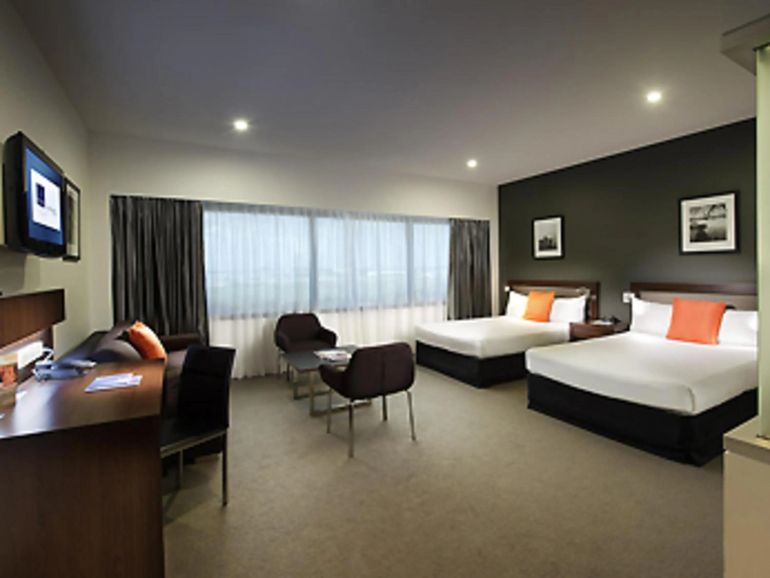 Bedroom, Bed in Novotel Brisbane Airport