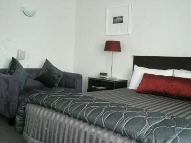 Bed in 83 By The Sea Motor Lodge