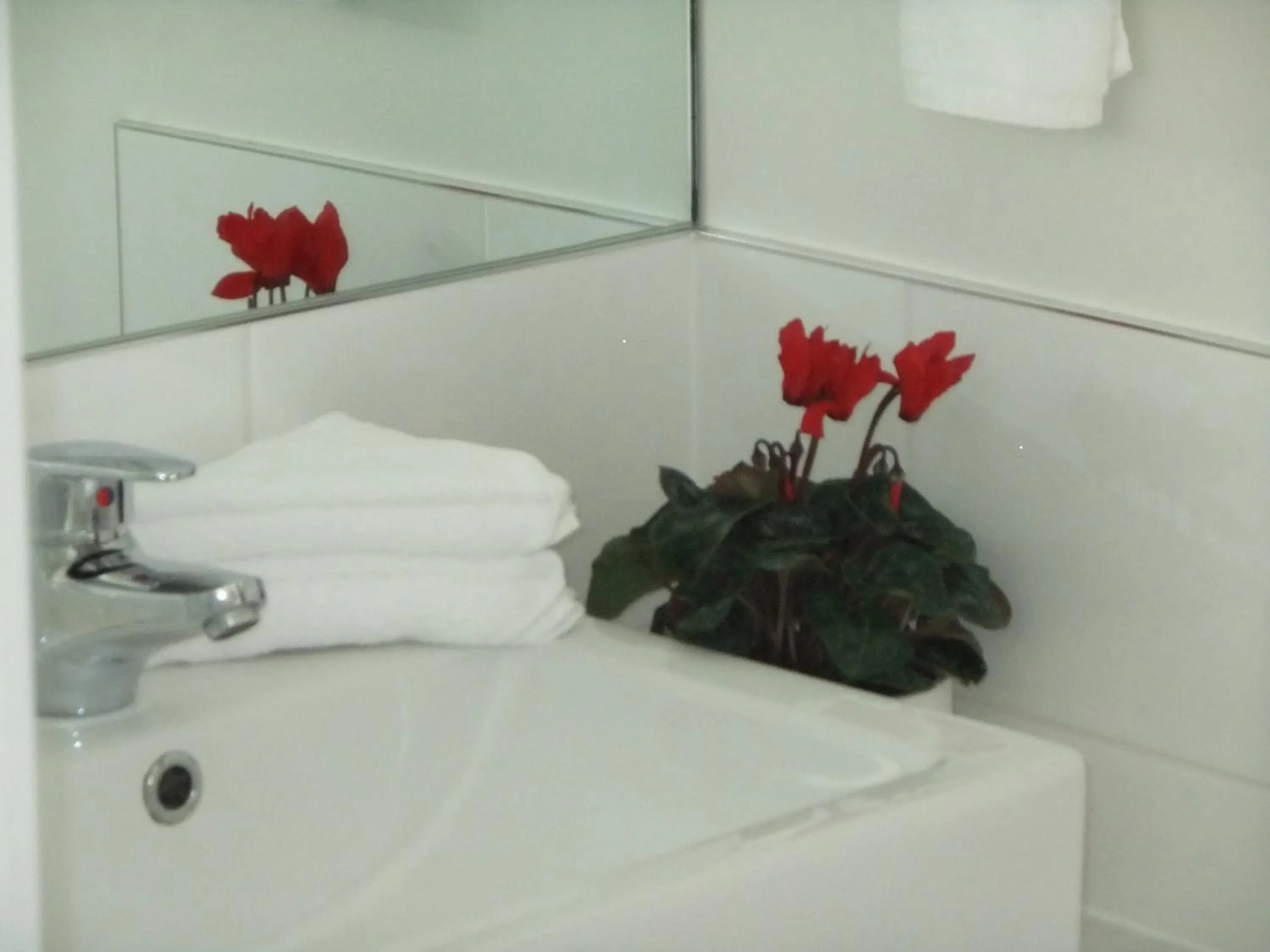 Bathroom in 83 By The Sea Motor Lodge