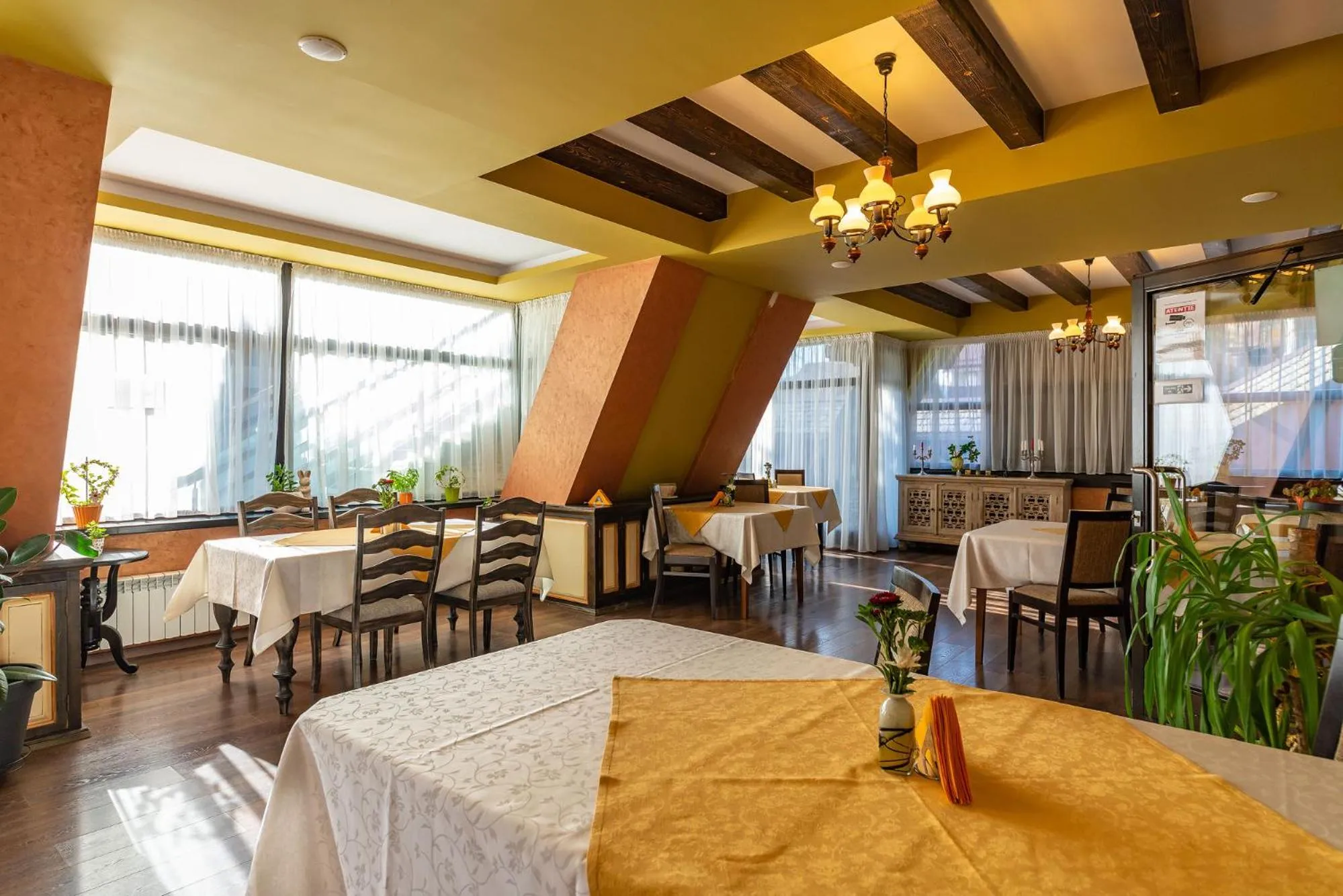 Restaurant/places to eat in Casa Freya