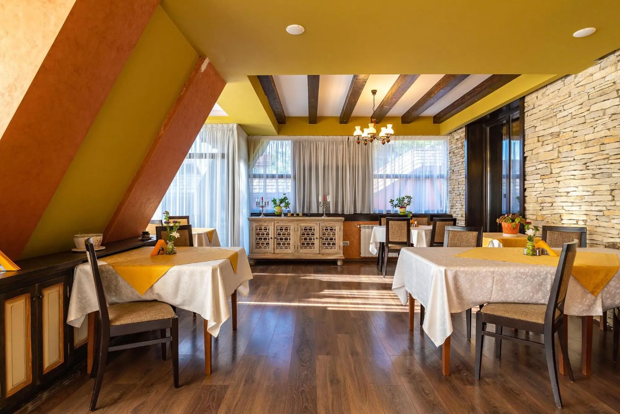 Restaurant/places to eat in Casa Freya