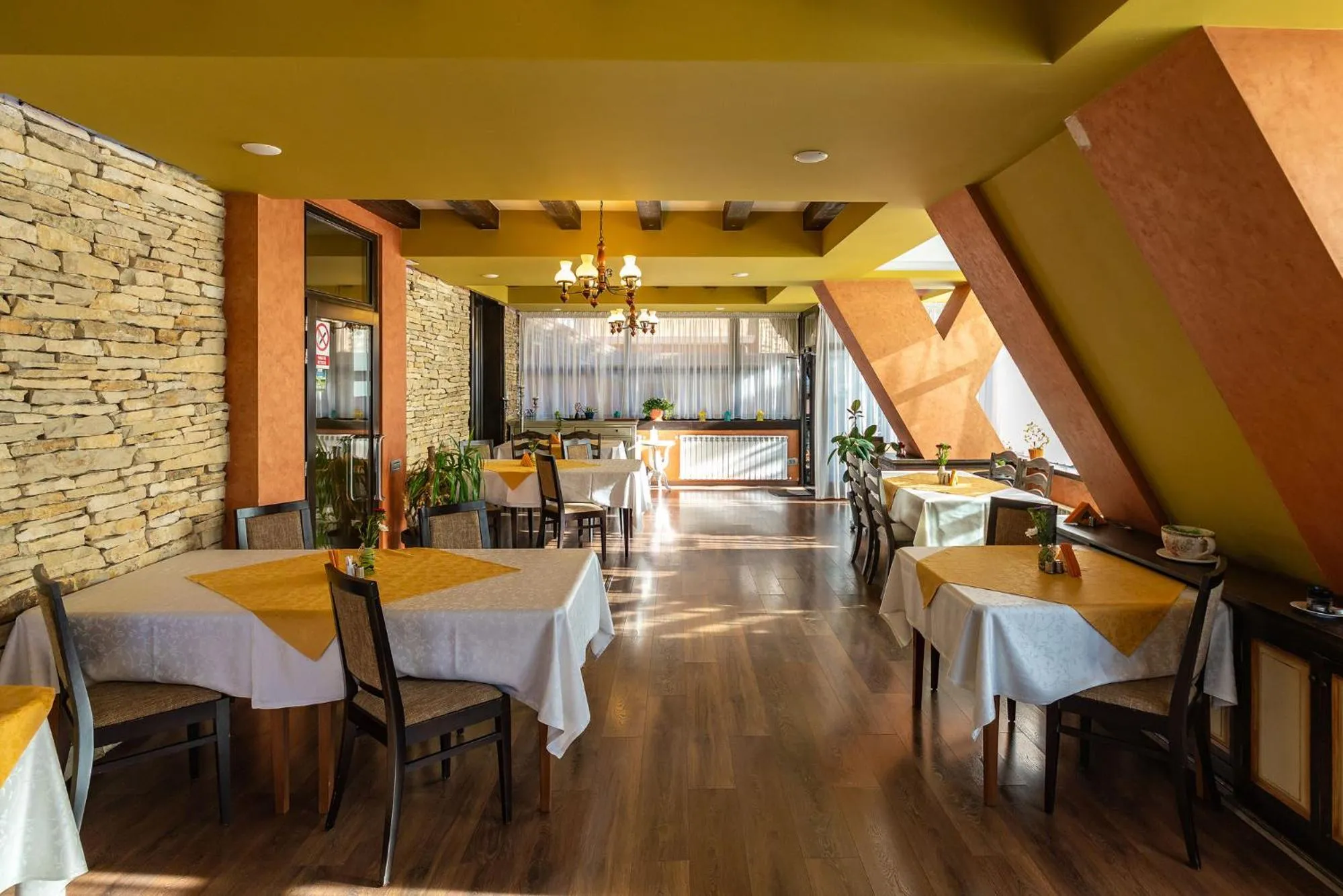 Restaurant/places to eat in Casa Freya