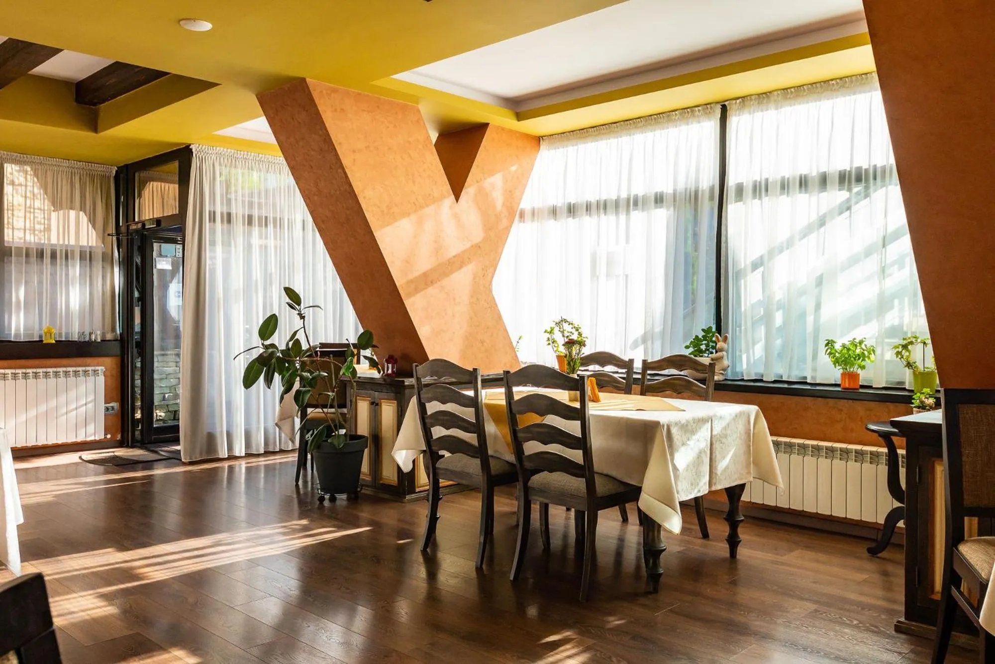 Restaurant/places to eat in Casa Freya