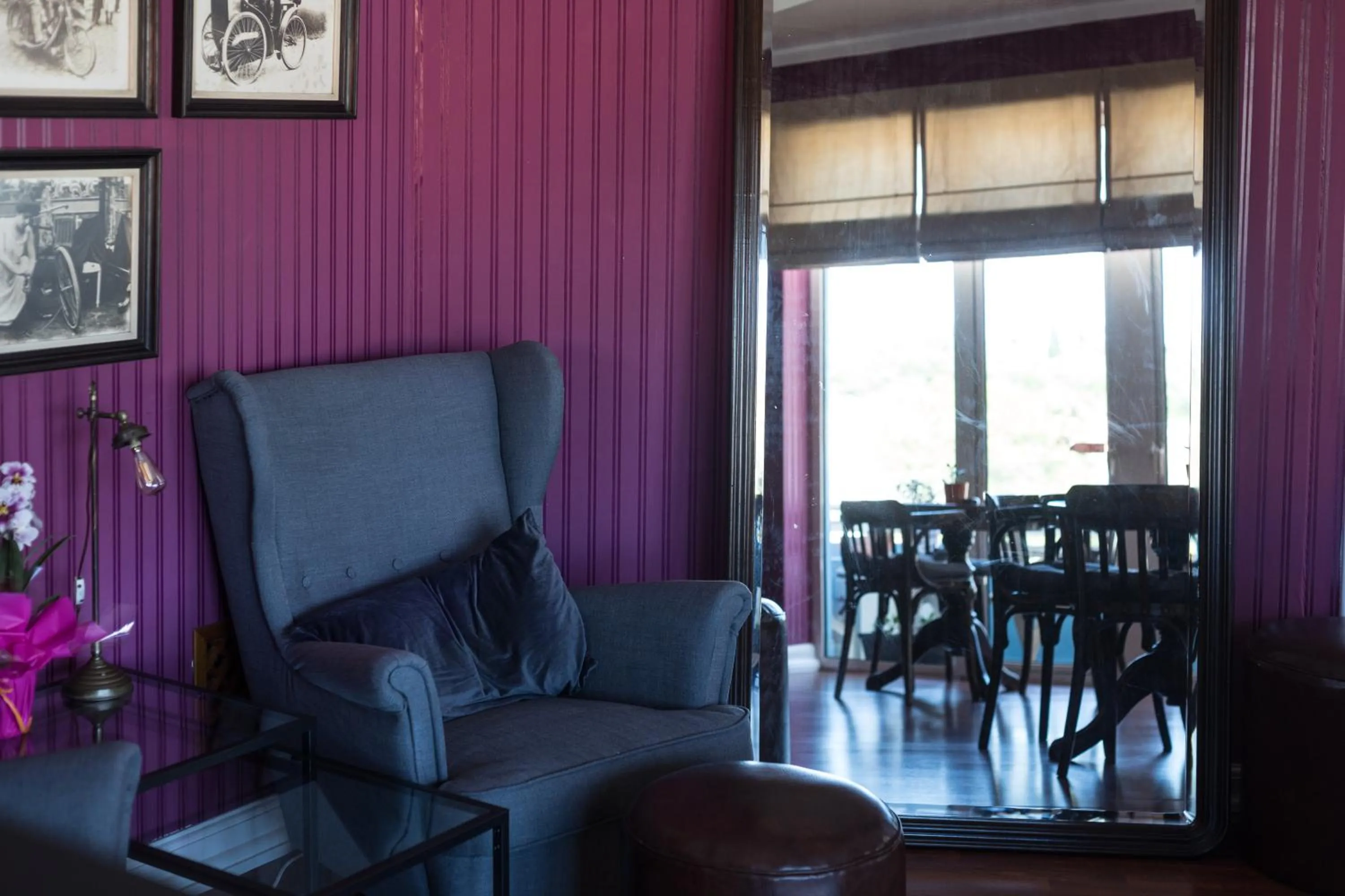 Communal lounge/ TV room in Hotel Leiria Classic