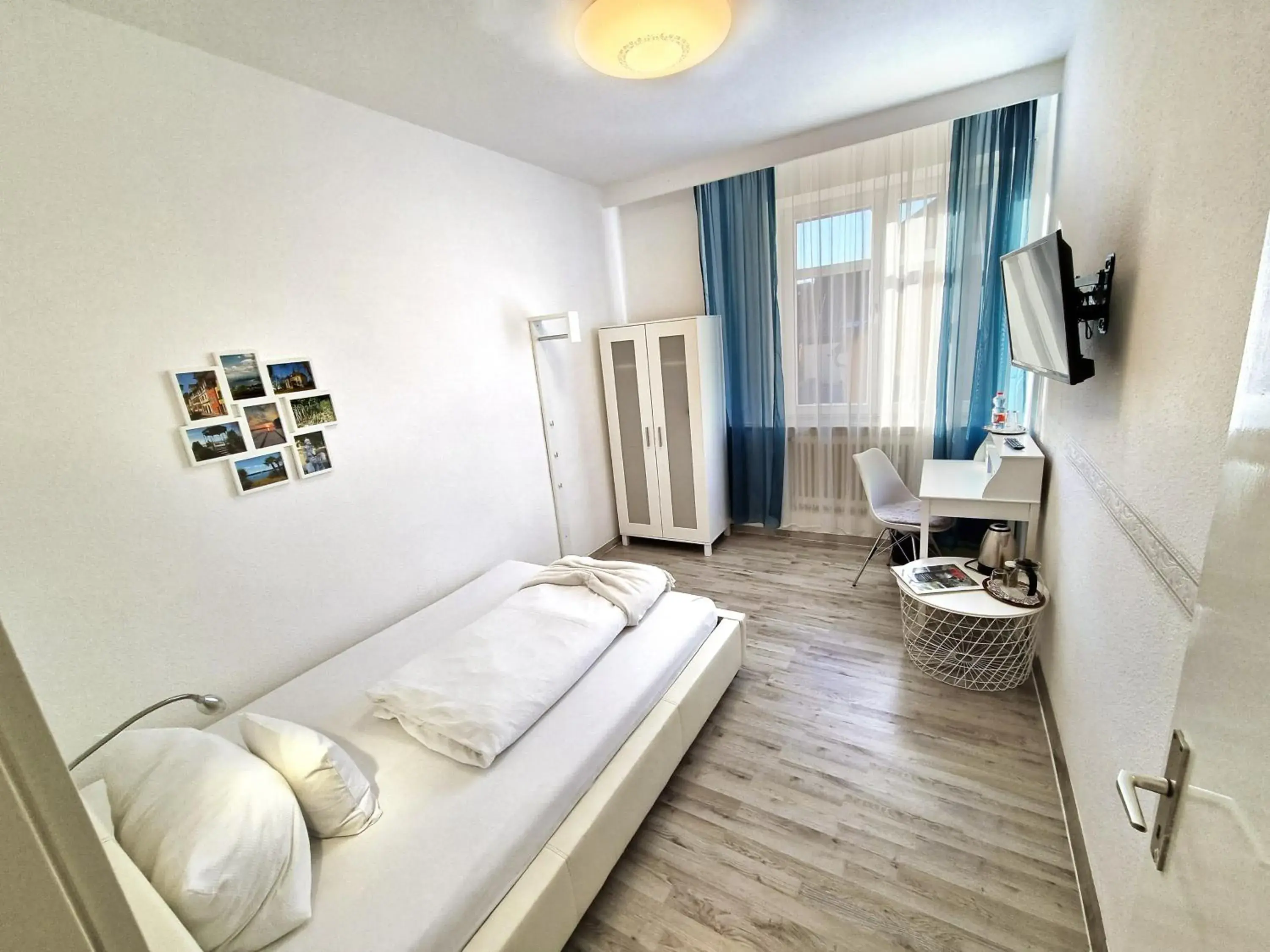 Single Room with Bathroom in Gesundheitshotel Rössle Single Room with Bathroom in Gesundheitshotel Rössle