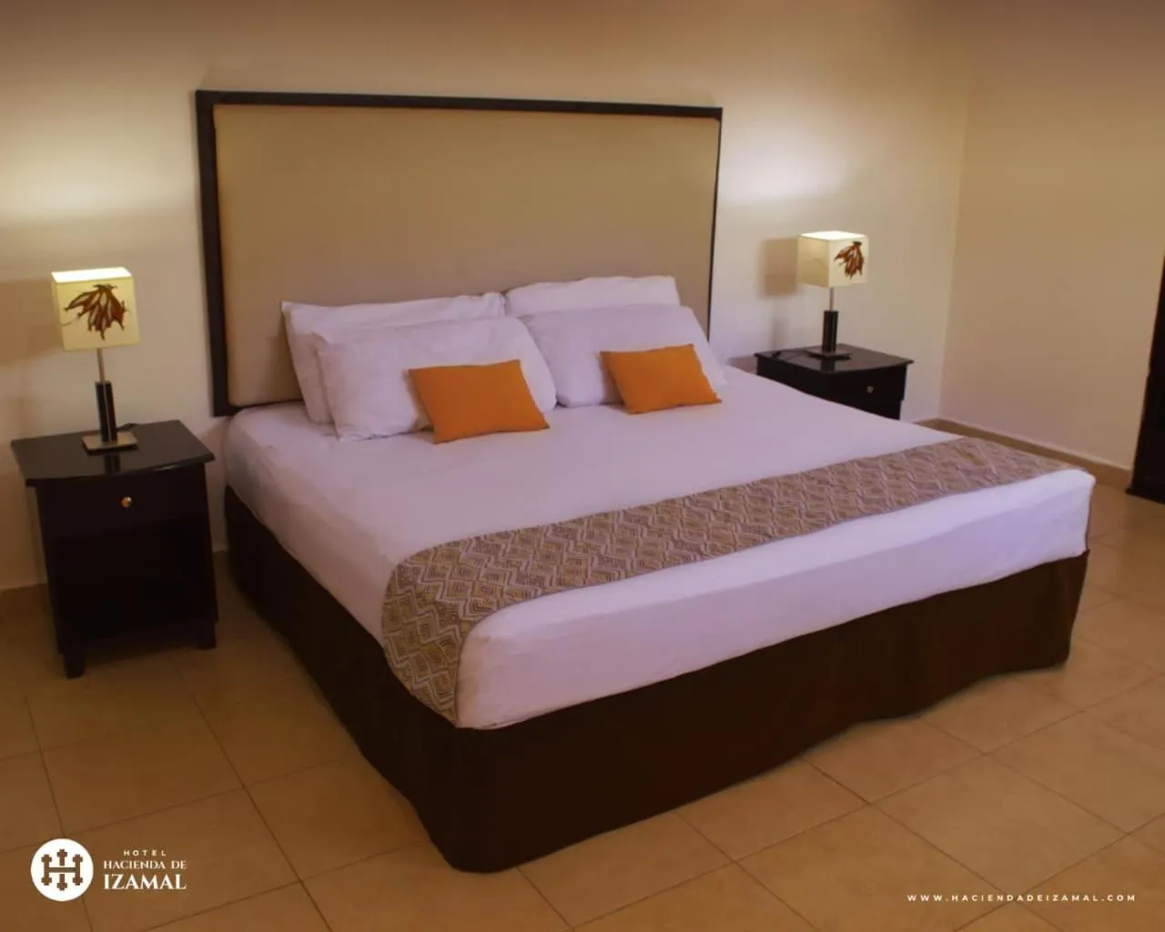 room service, Bed in Hotel Hacienda de Izamal