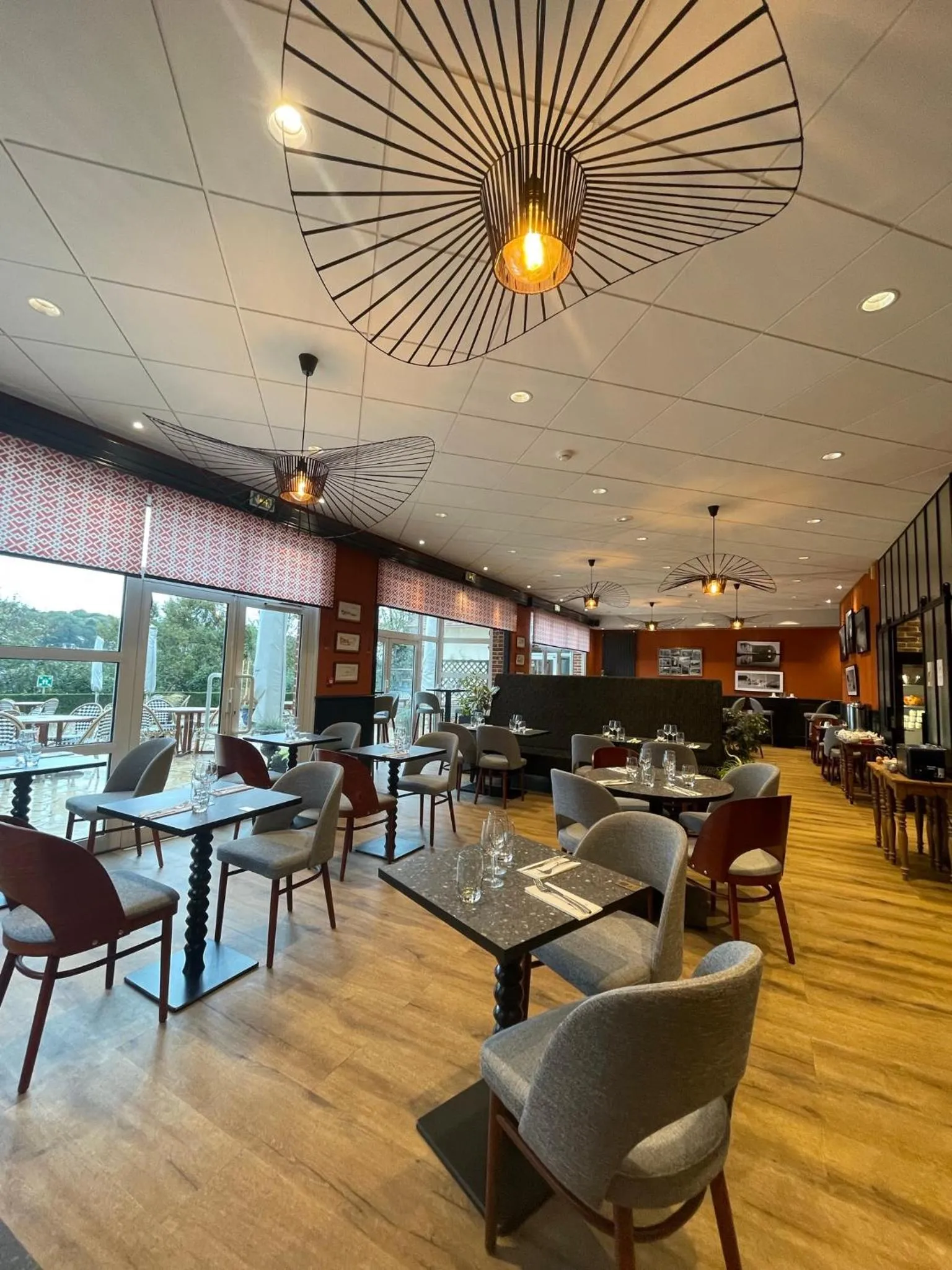 Restaurant/places to eat in Dormy House