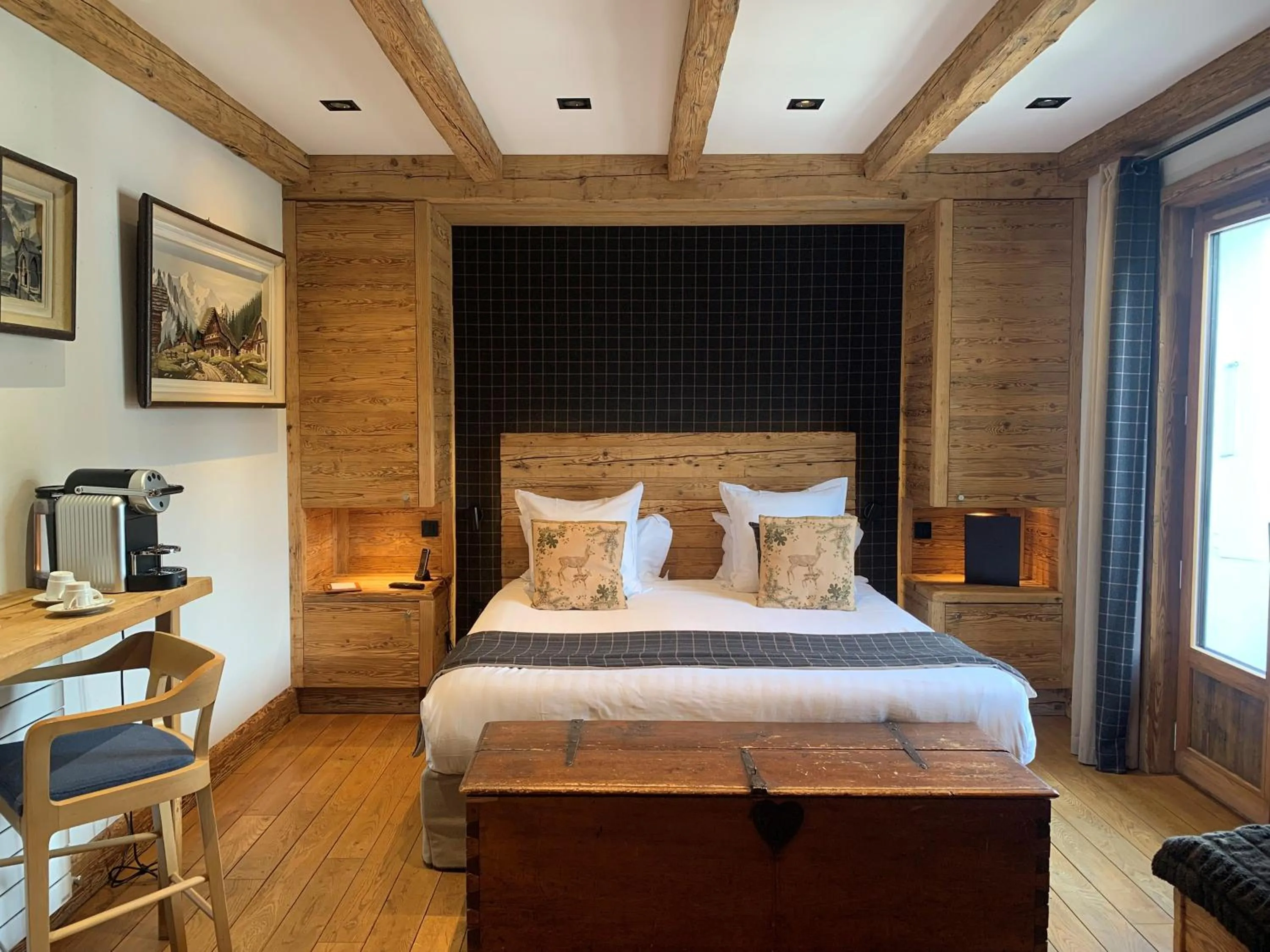 Bedroom, Bed in Au Coin Du Feu