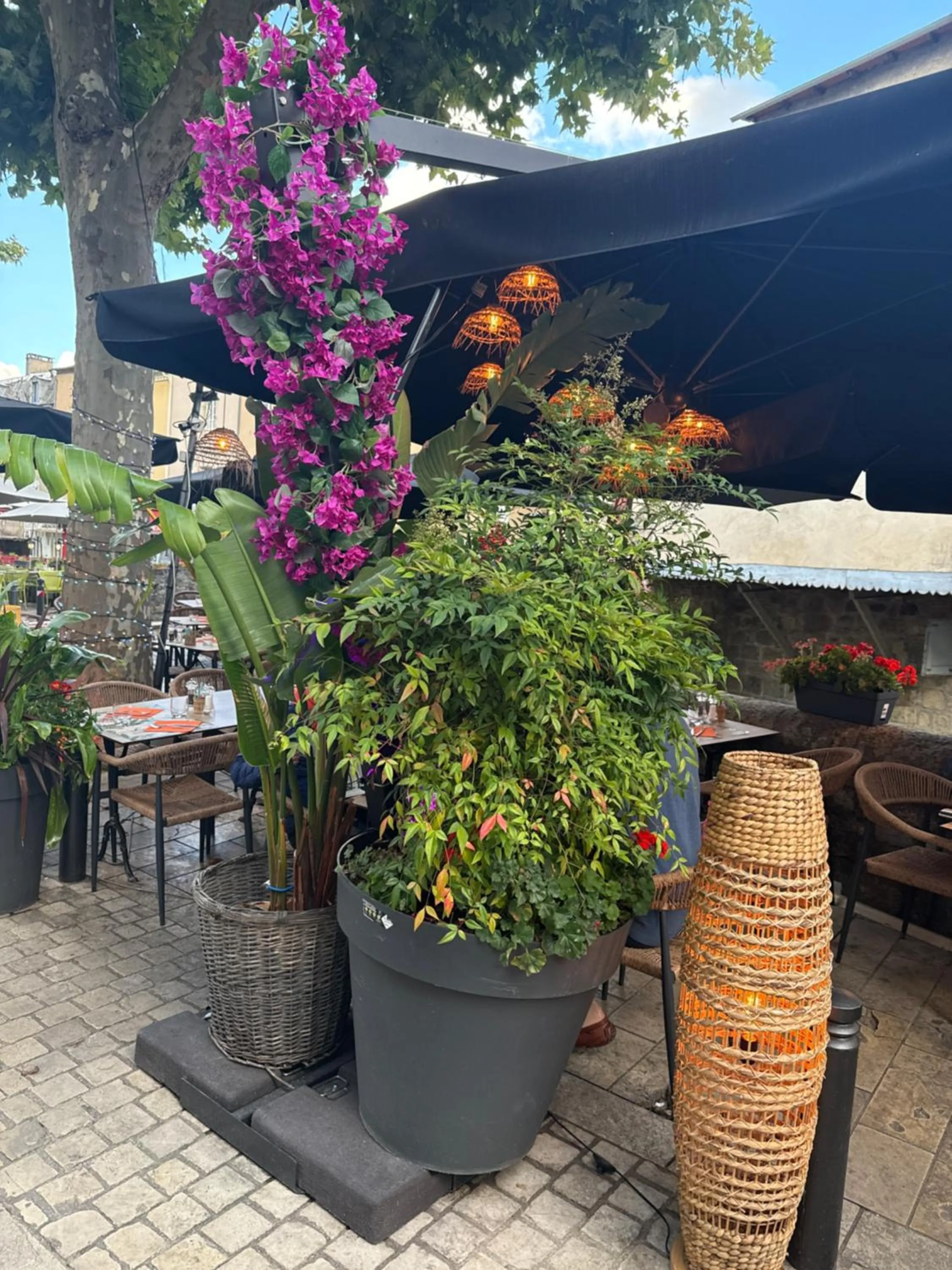 Patio in Hotel Le Sully