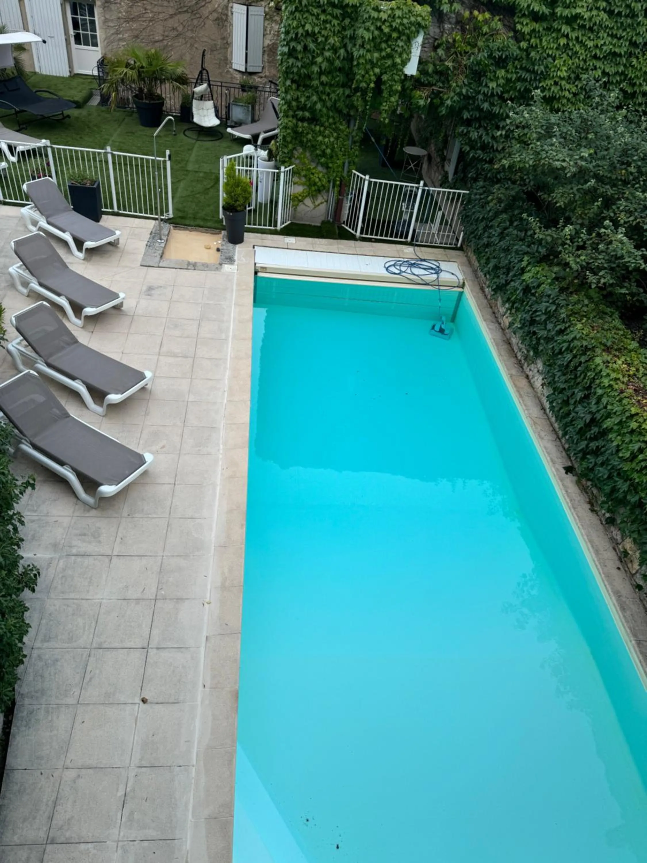 Swimming pool in Hotel Le Sully