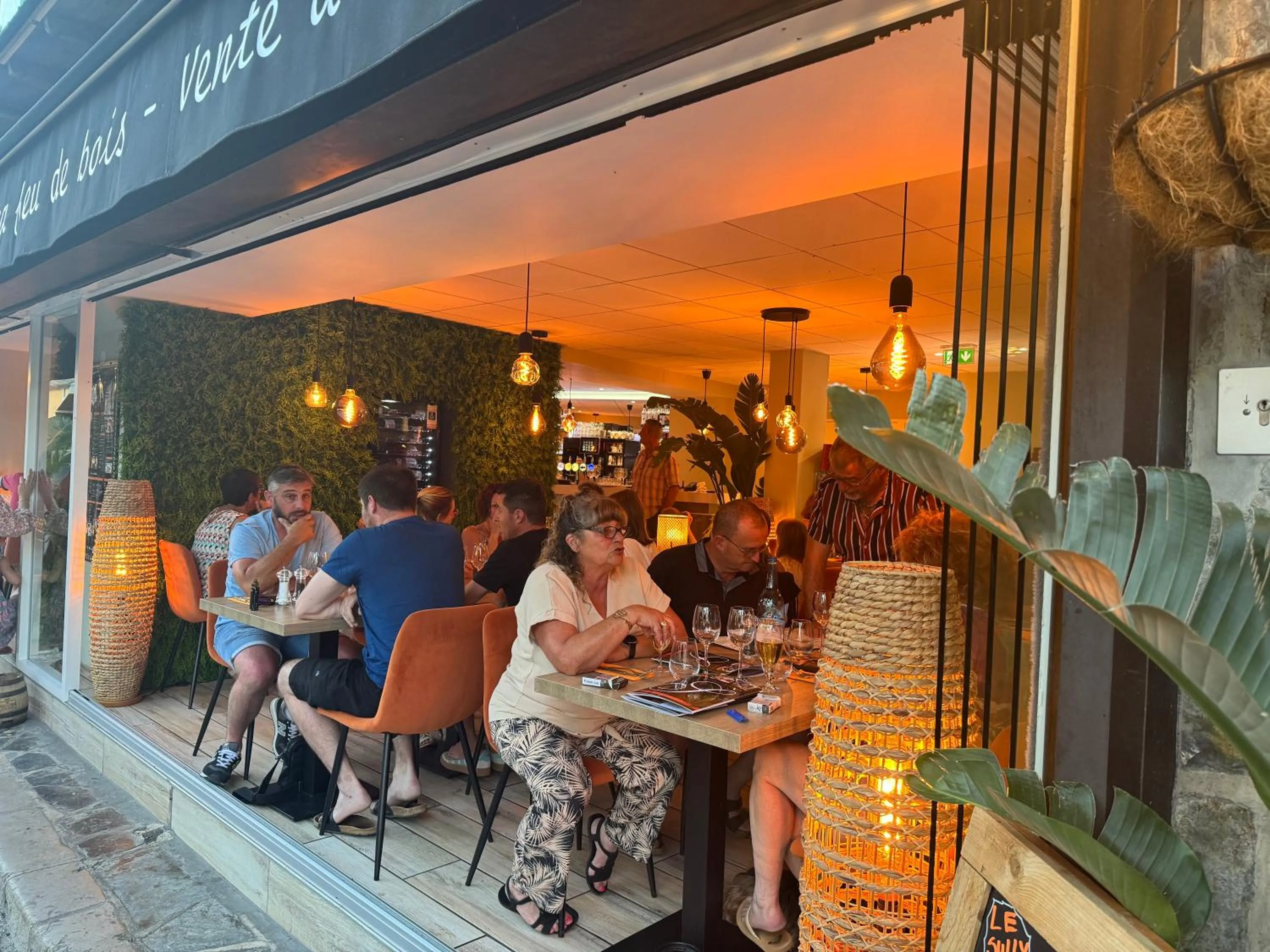 Restaurant/places to eat in Hotel Le Sully