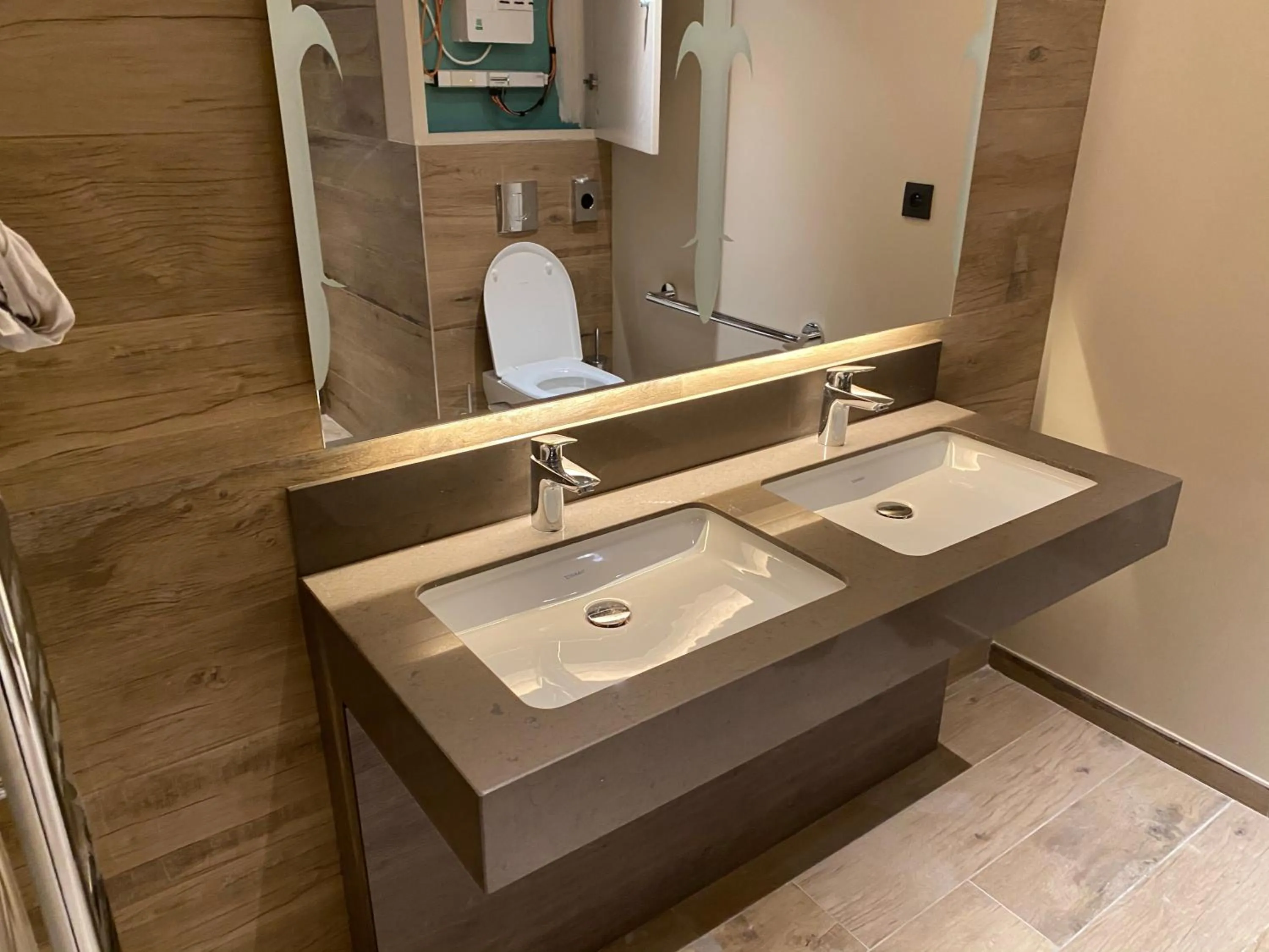 Bathroom in Hotel Le Sully