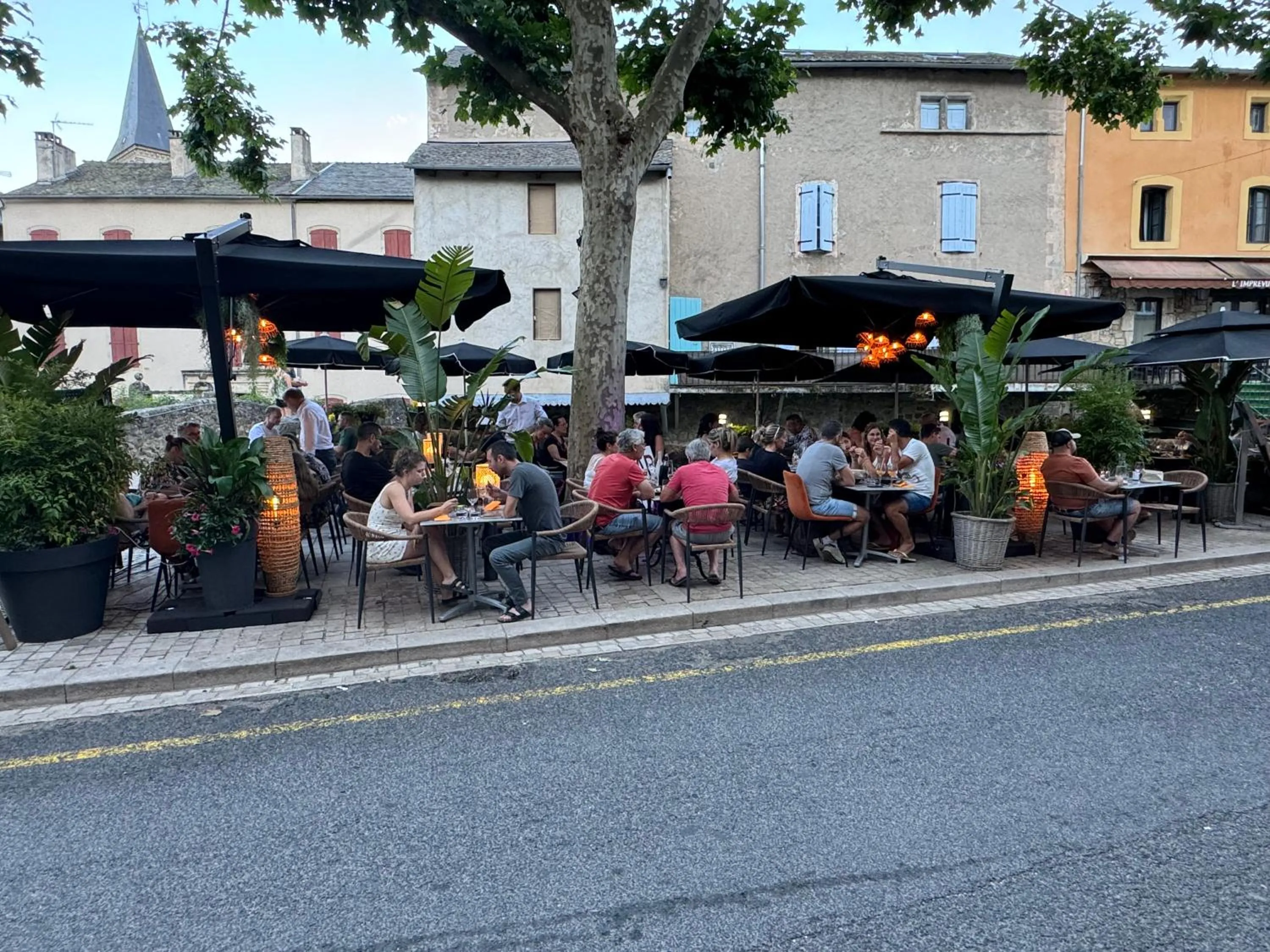 Restaurant/places to eat in Hotel Le Sully